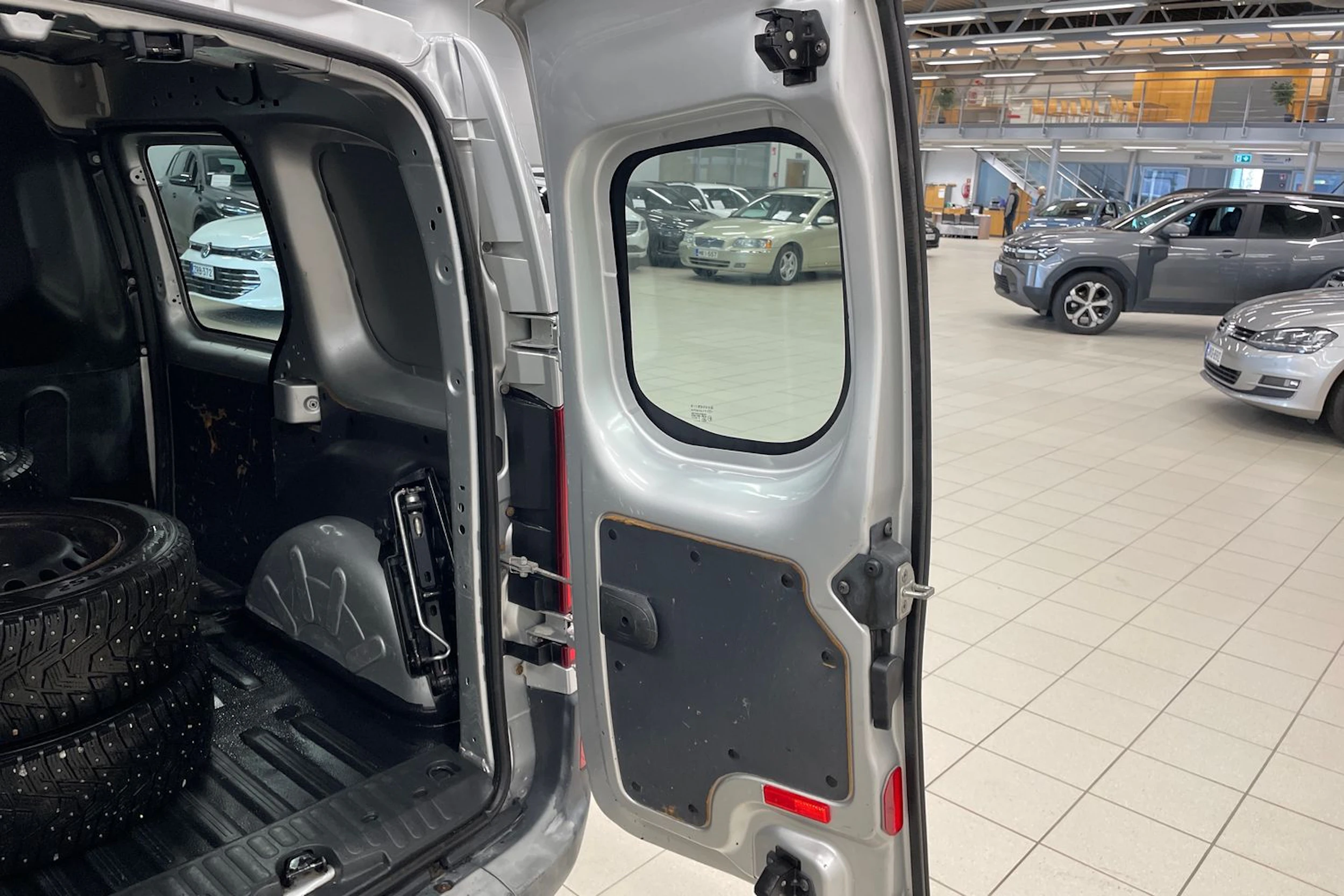 Harmaa Mercedes-Benz CITAN 2016 kuva 20.