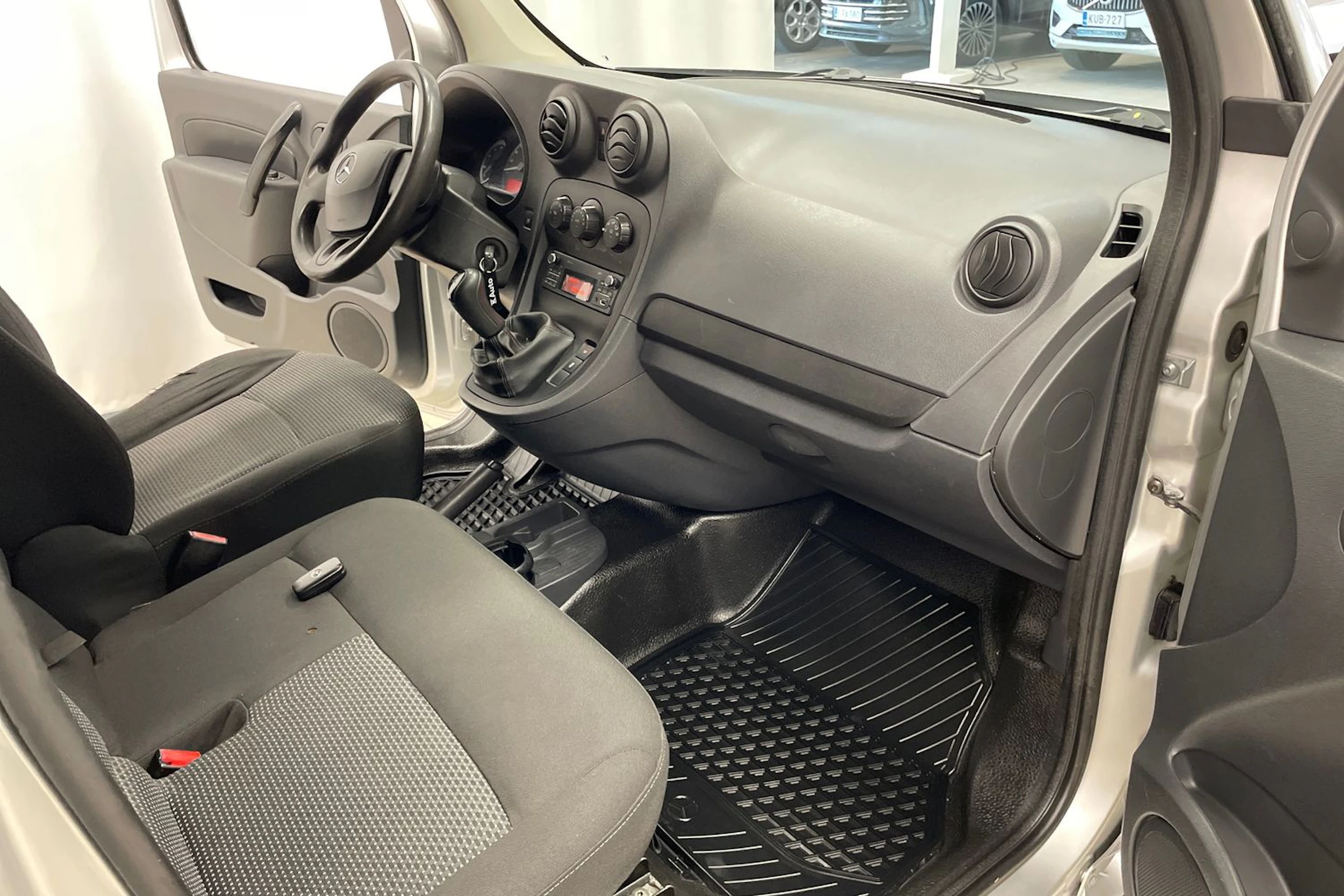 Harmaa Mercedes-Benz CITAN 2016 kuva 25.