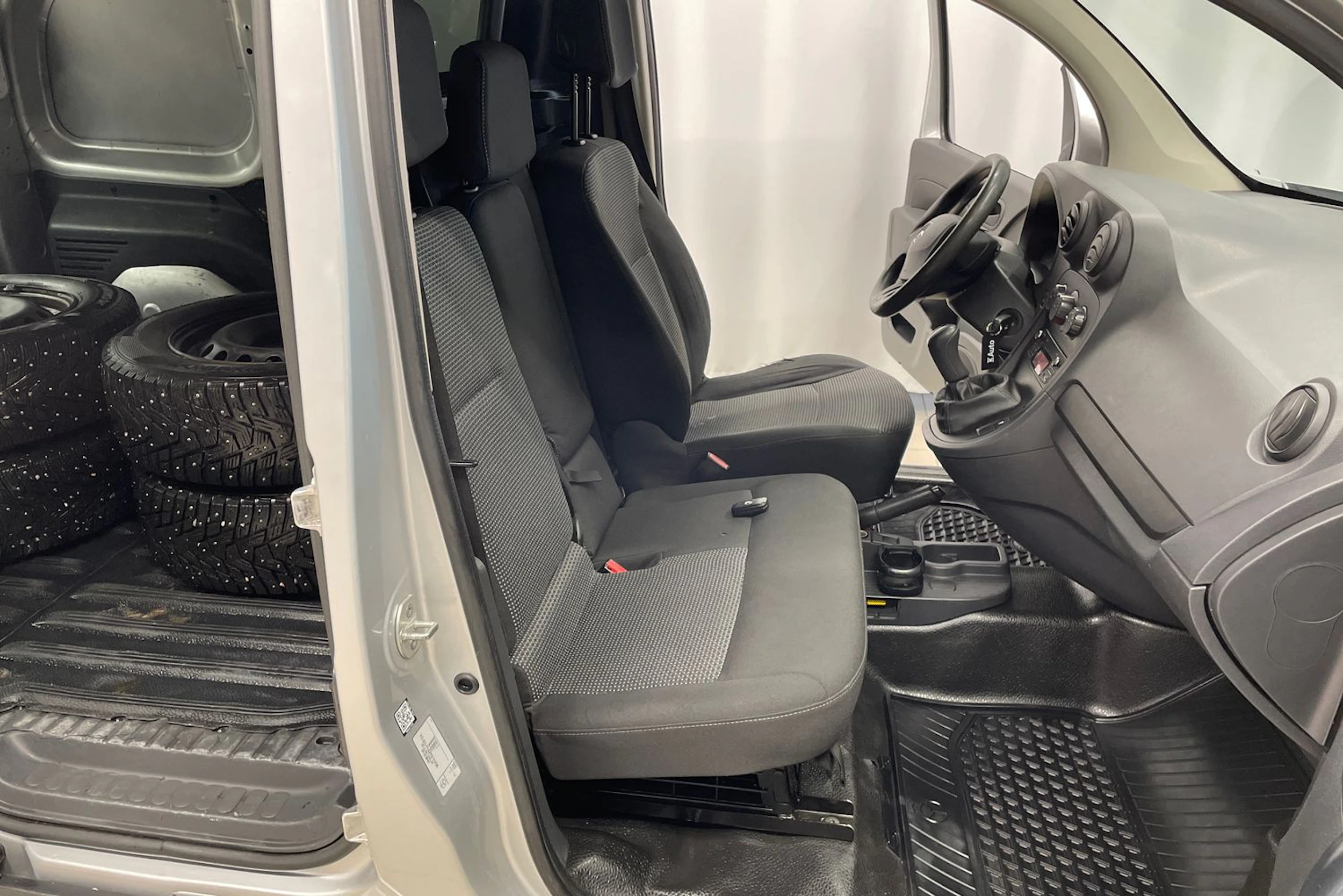 Harmaa Mercedes-Benz CITAN 2016 kuva 26.