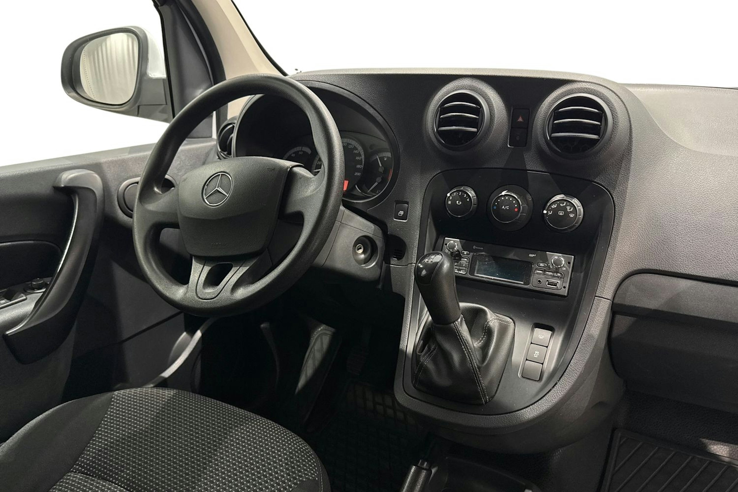 valkoinen Mercedes-Benz Citan 2019 kuva 9.