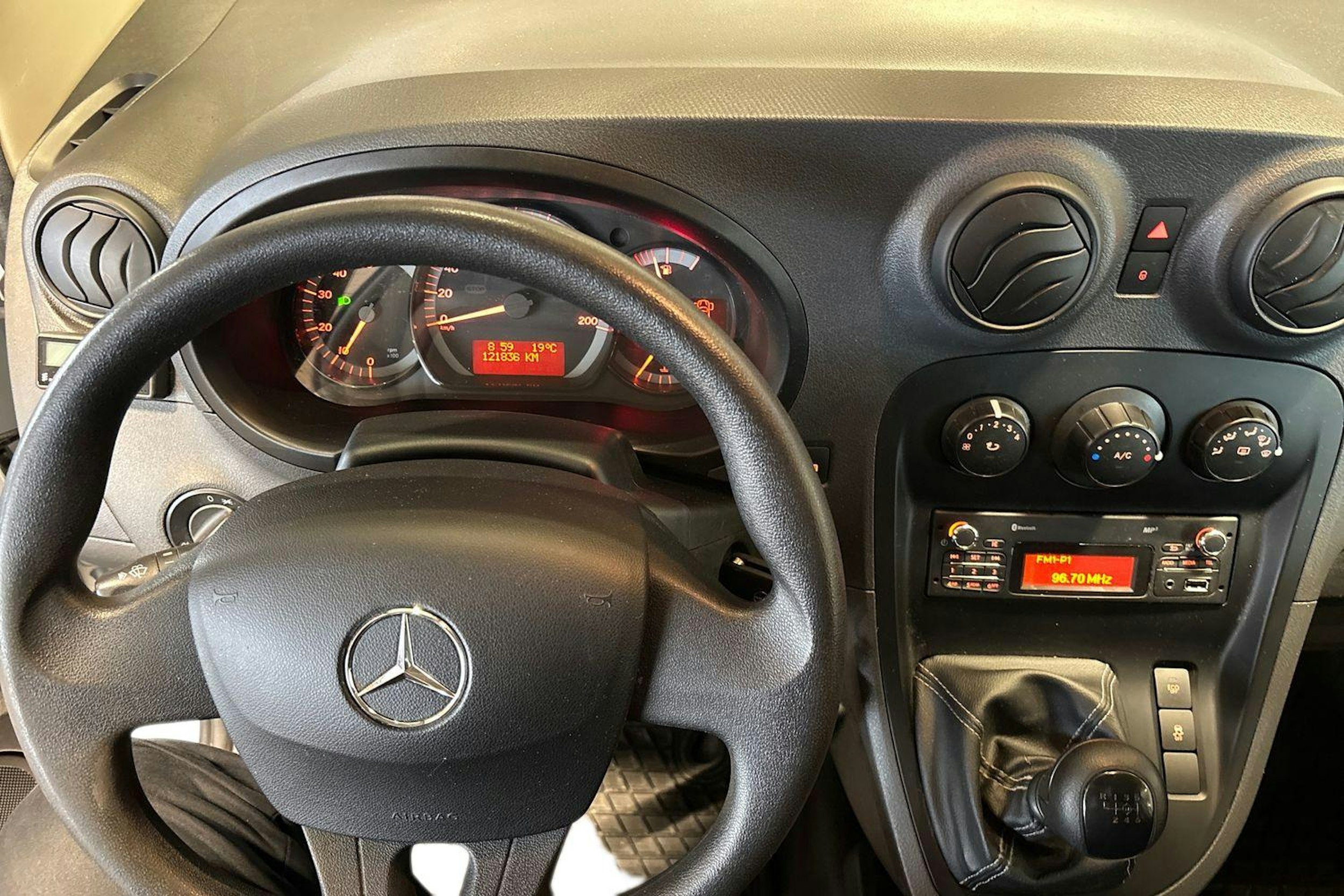 Valkoinen Mercedes-Benz CITAN 2020 kuva 9.