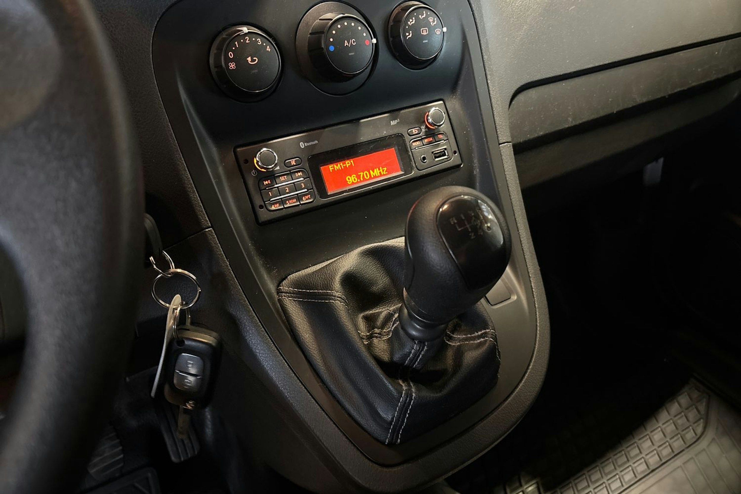 Valkoinen Mercedes-Benz CITAN 2020 kuva 17.