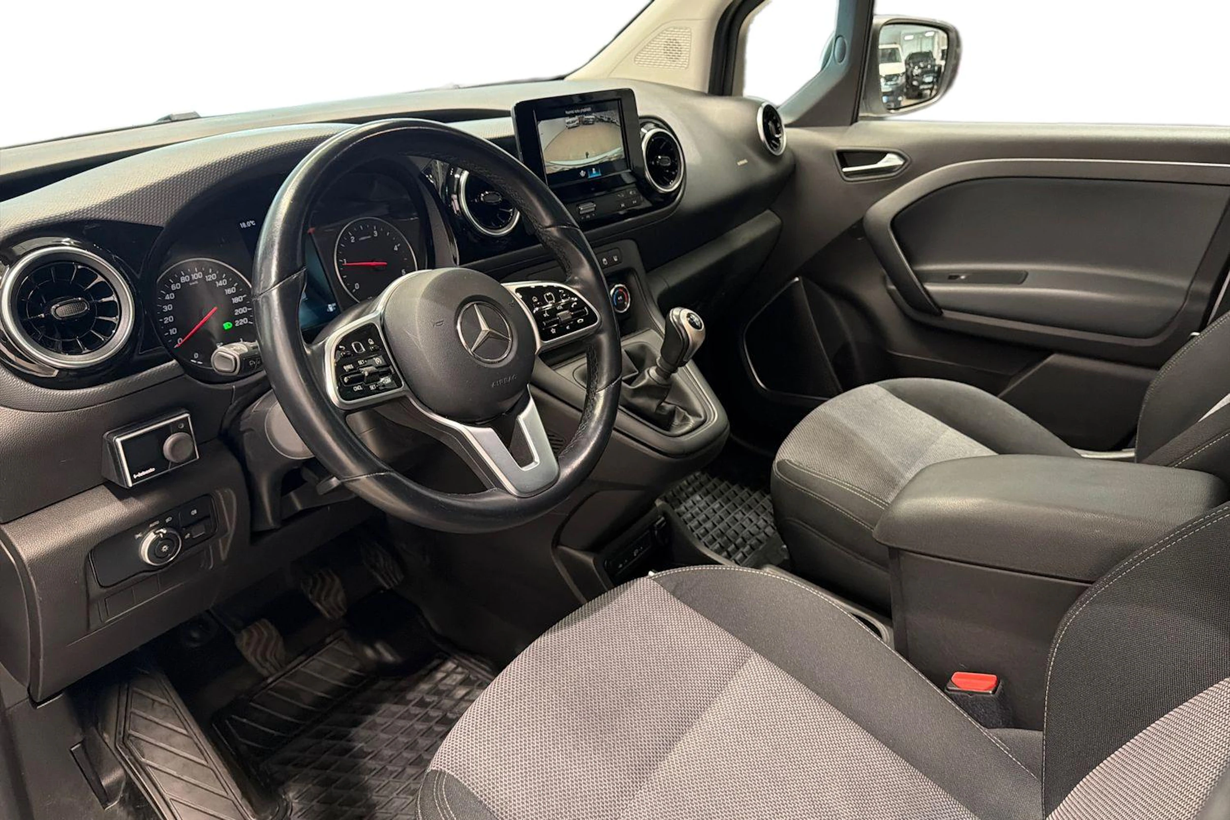 Valkoinen Mercedes-Benz CITAN 2022 kuva 8.