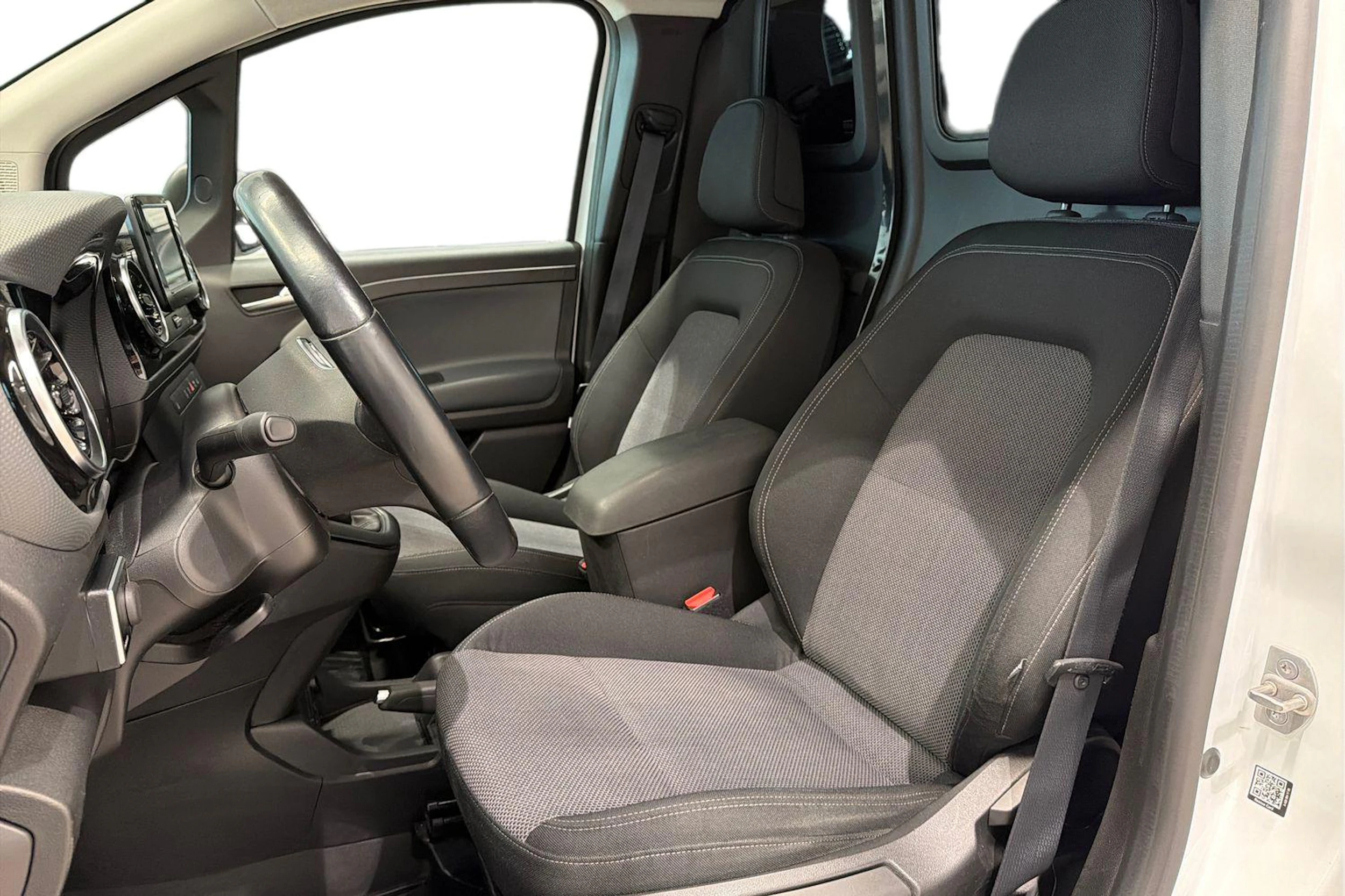 Valkoinen Mercedes-Benz CITAN 2022 kuva 11.