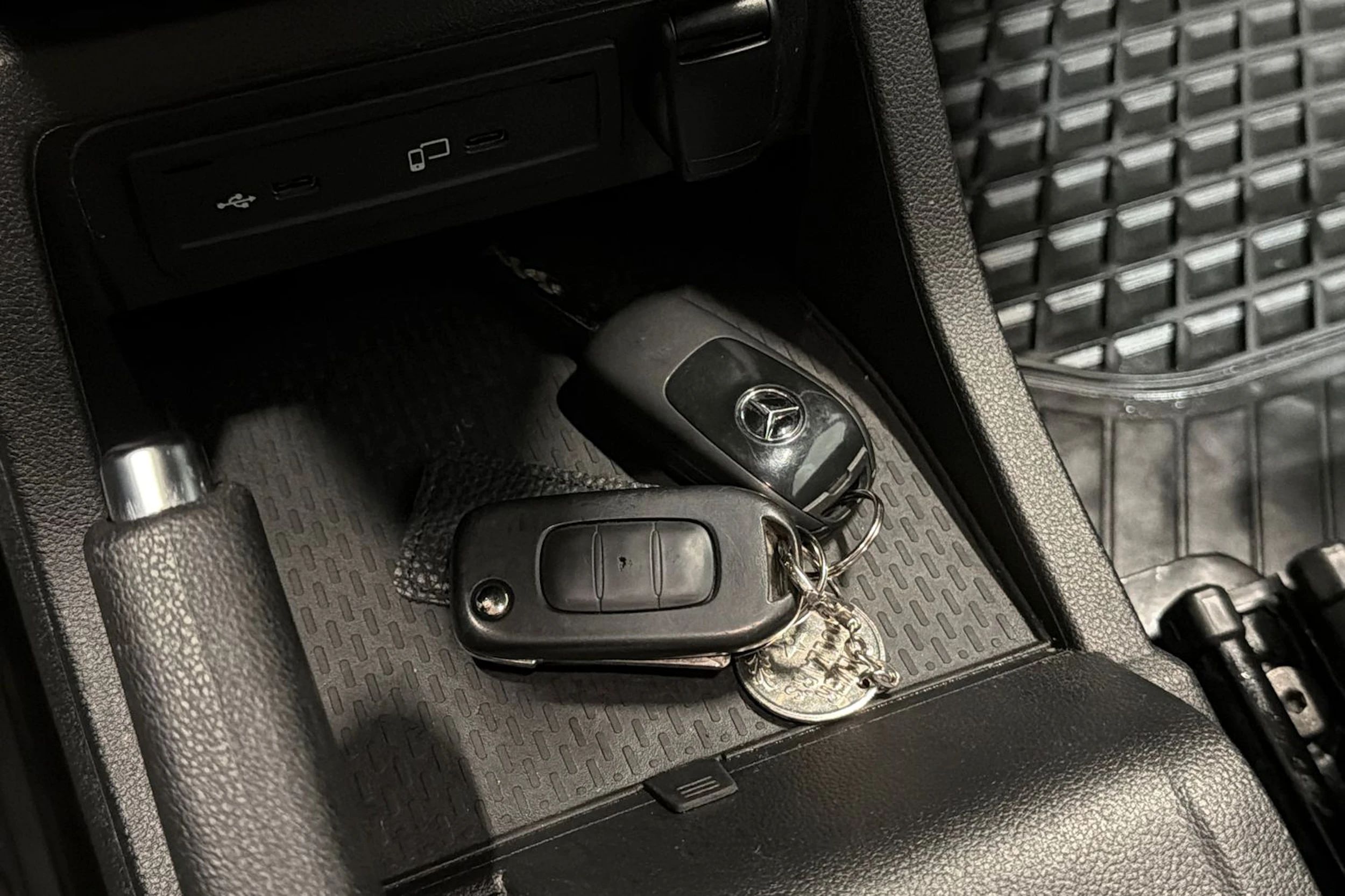 Valkoinen Mercedes-Benz CITAN 2022 kuva 24.