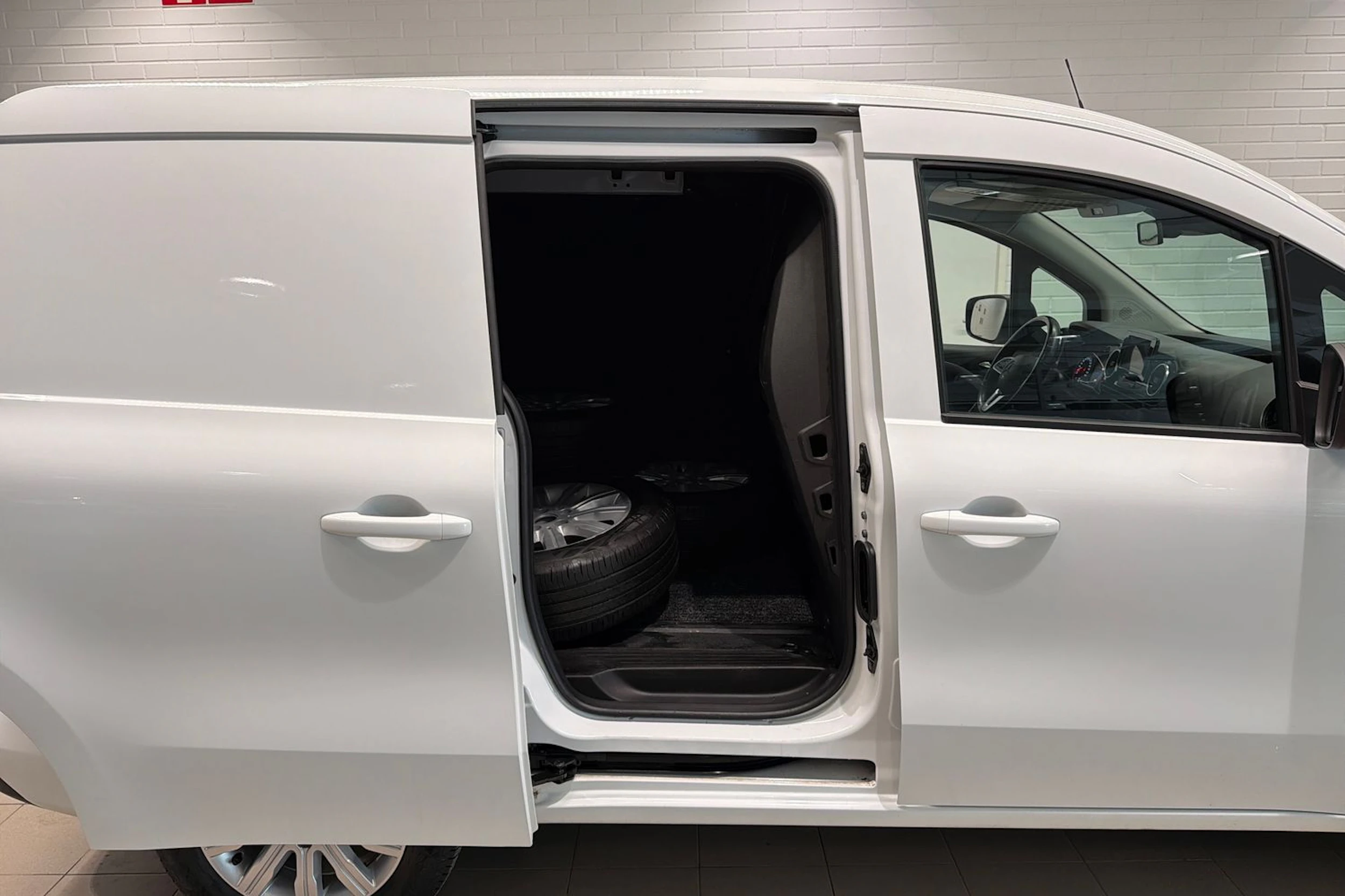 Valkoinen Mercedes-Benz CITAN 2022 kuva 26.