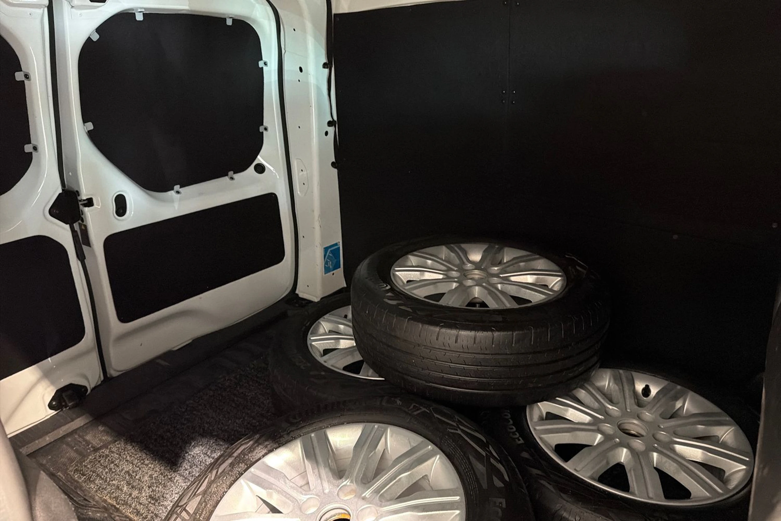 Valkoinen Mercedes-Benz CITAN 2022 kuva 27.