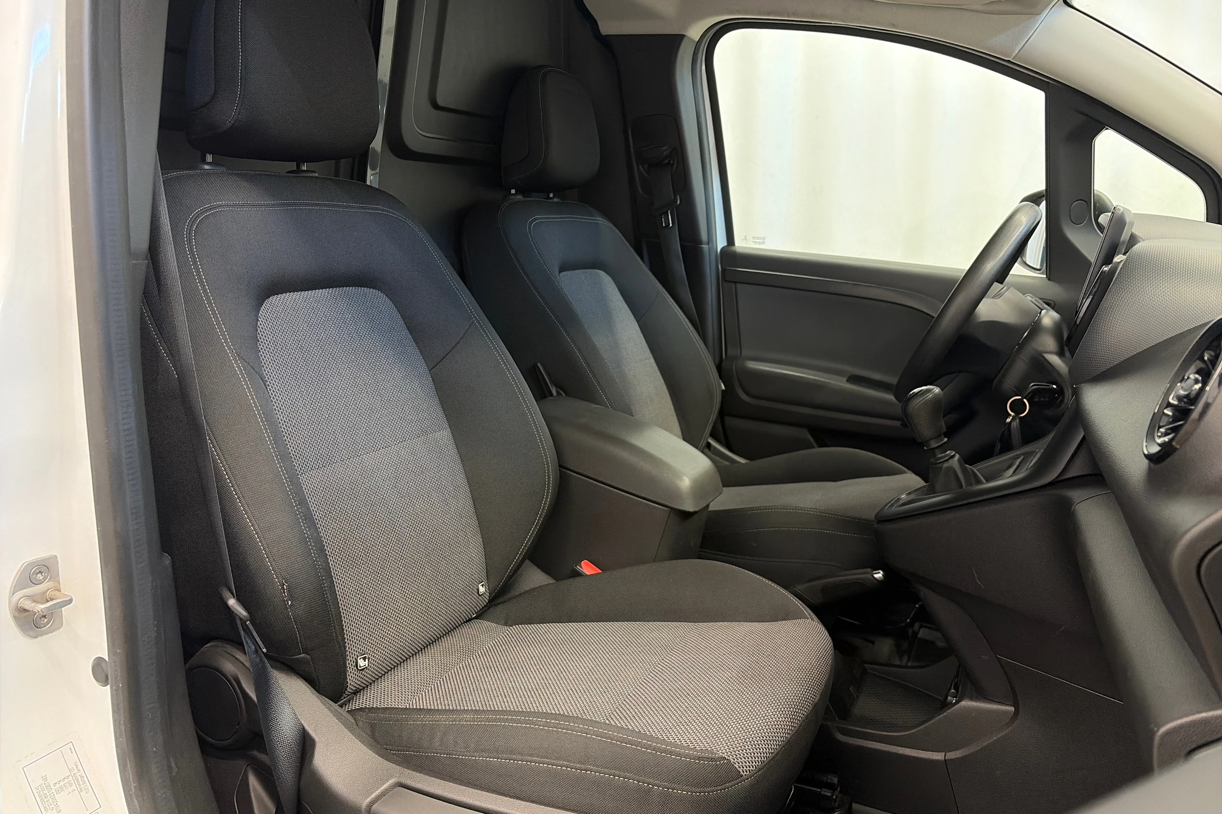 valkoinen Mercedes-Benz Citan 2022 kuva 11.