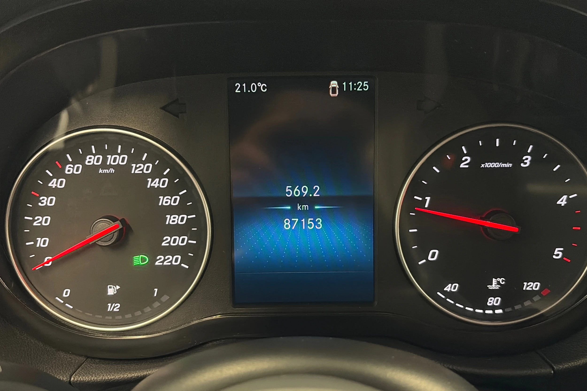 valkoinen Mercedes-Benz Citan 2022 kuva 22.