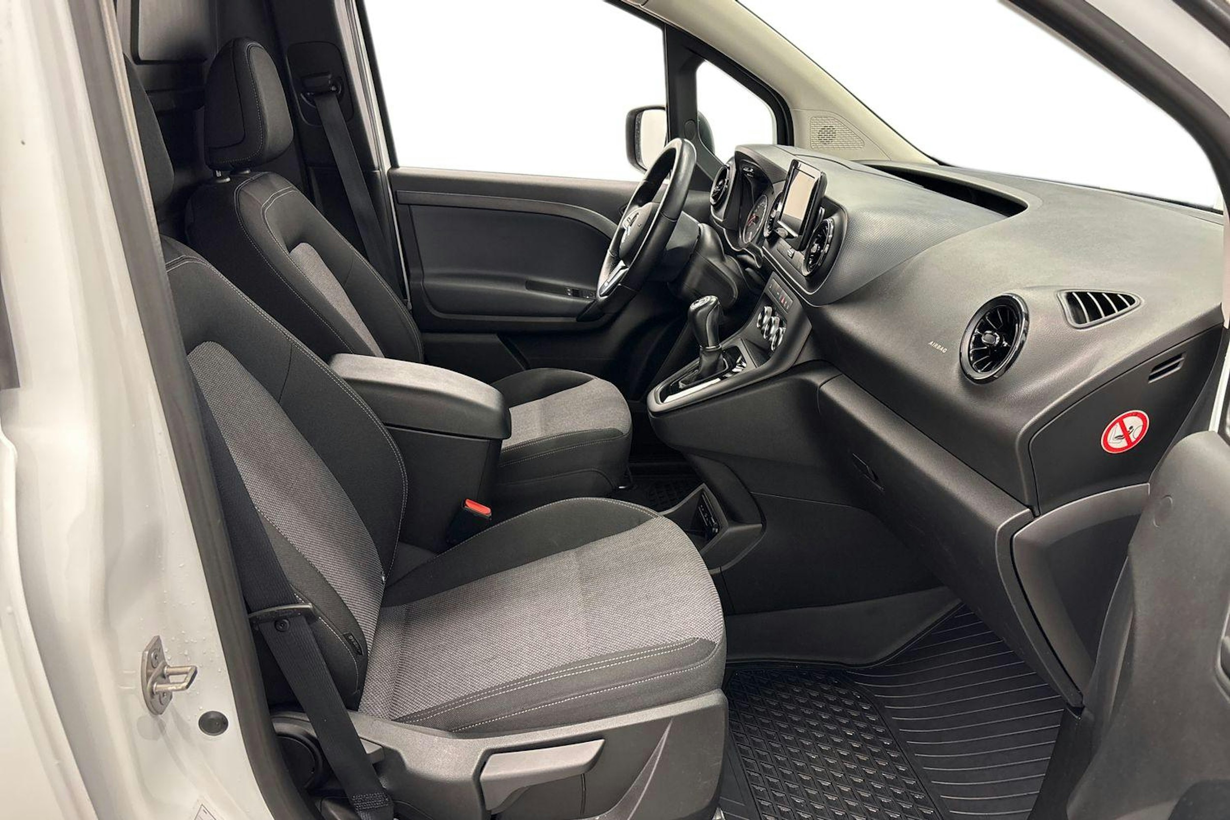 valkoinen Mercedes-Benz Citan 2023 kuva 11.