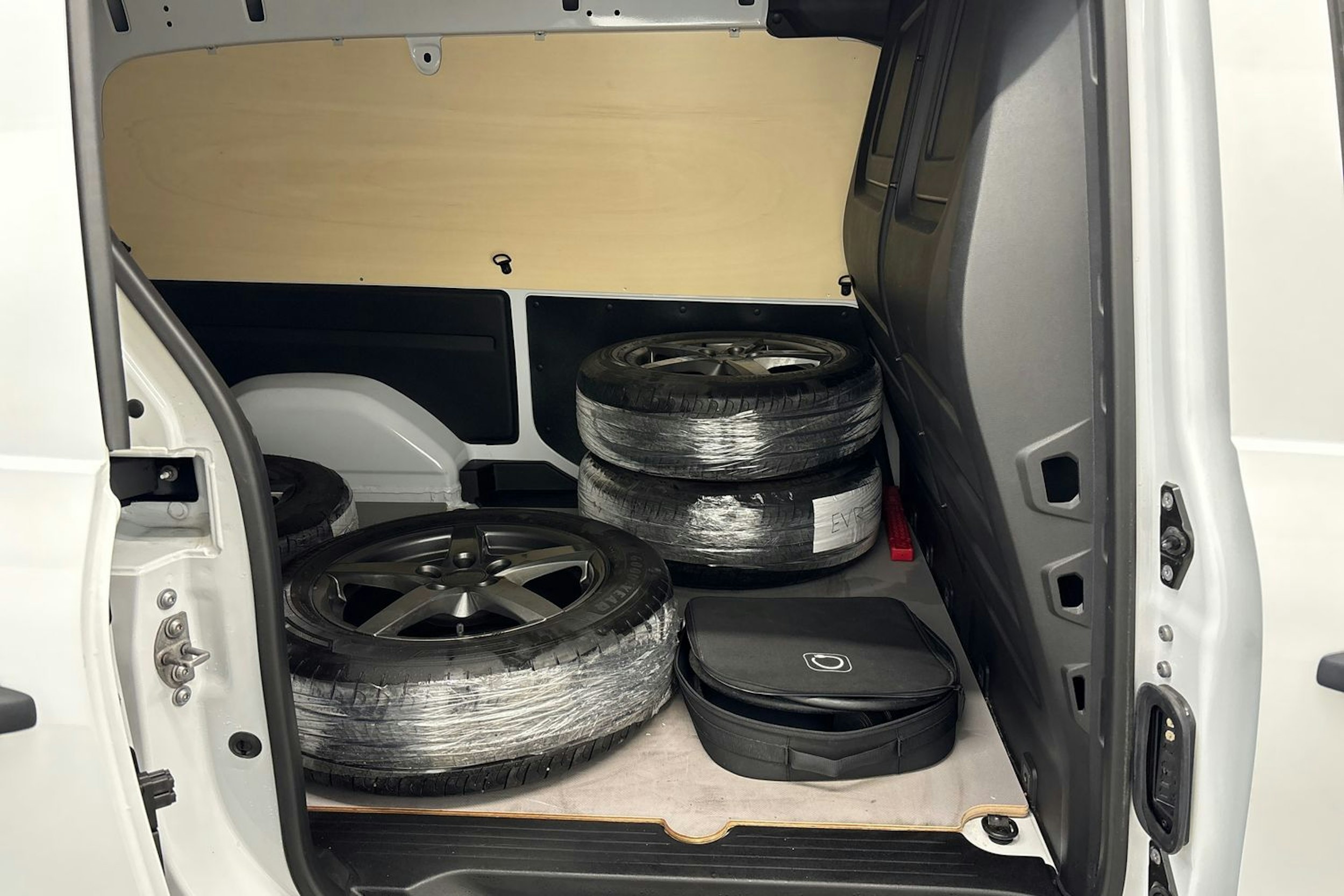 valkoinen Mercedes-Benz Citan 2023 kuva 13.