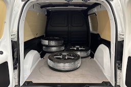 valkoinen Mercedes-Benz Citan 2023 kuva 15.