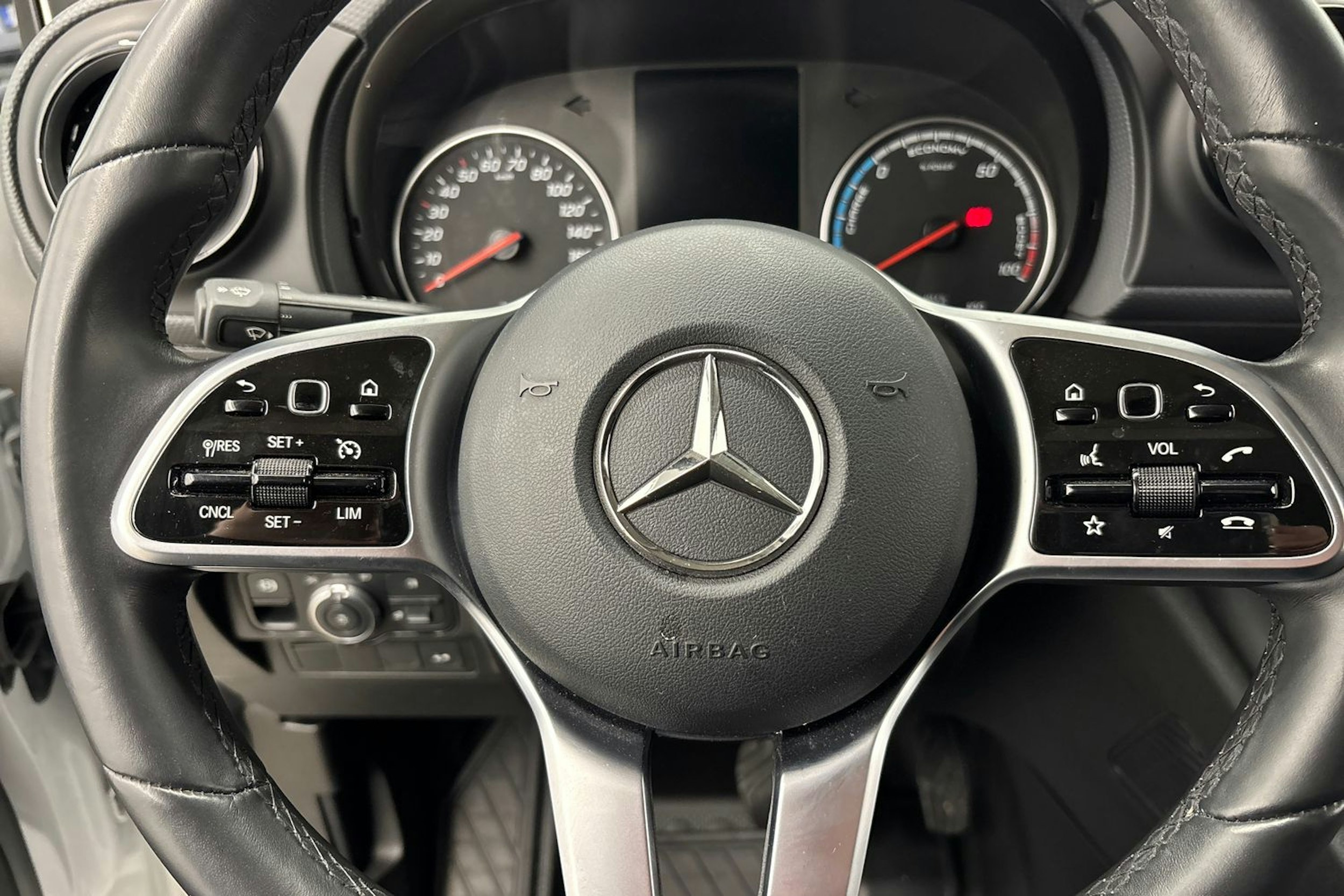 valkoinen Mercedes-Benz Citan 2023 kuva 18.