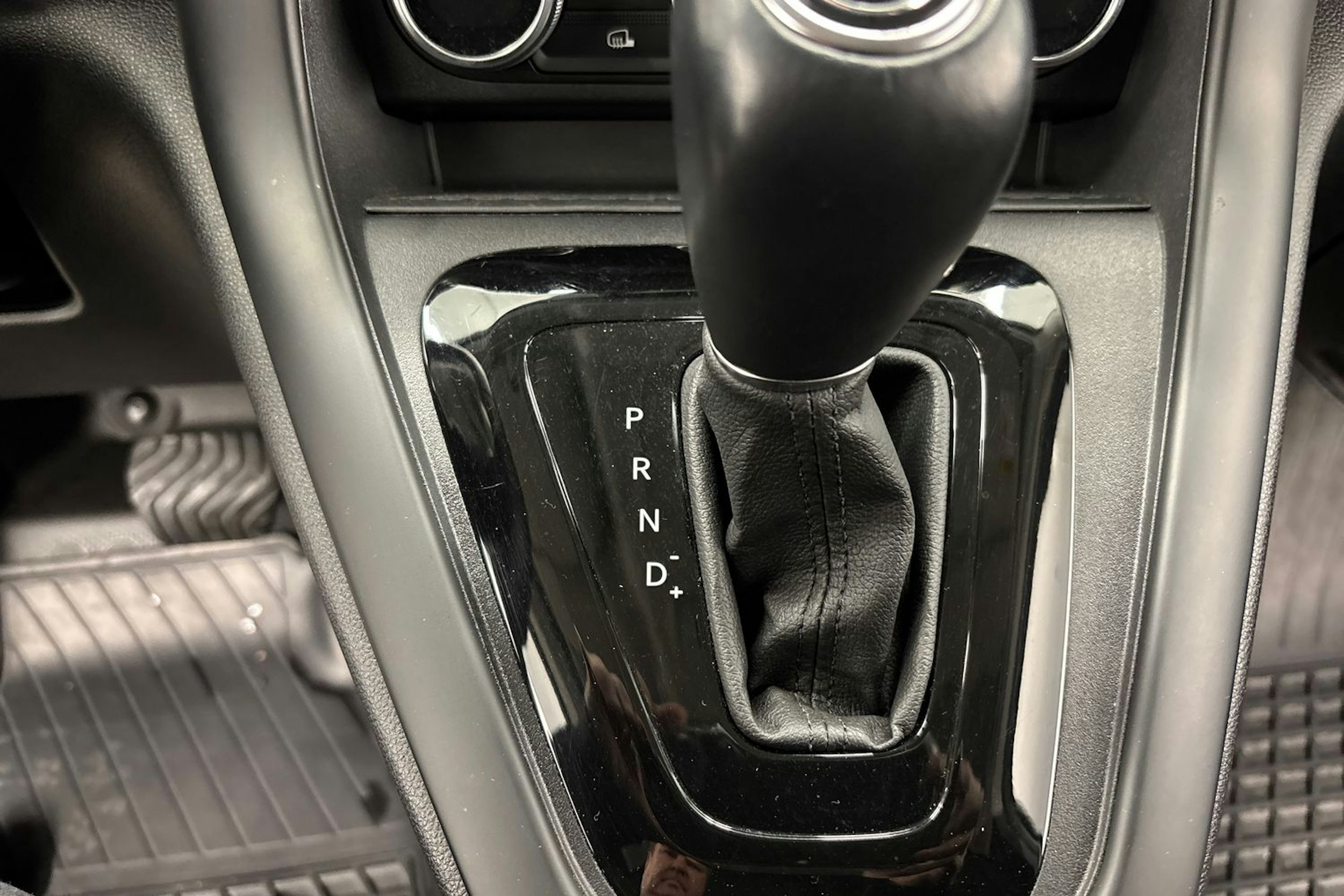 valkoinen Mercedes-Benz Citan 2023 kuva 19.