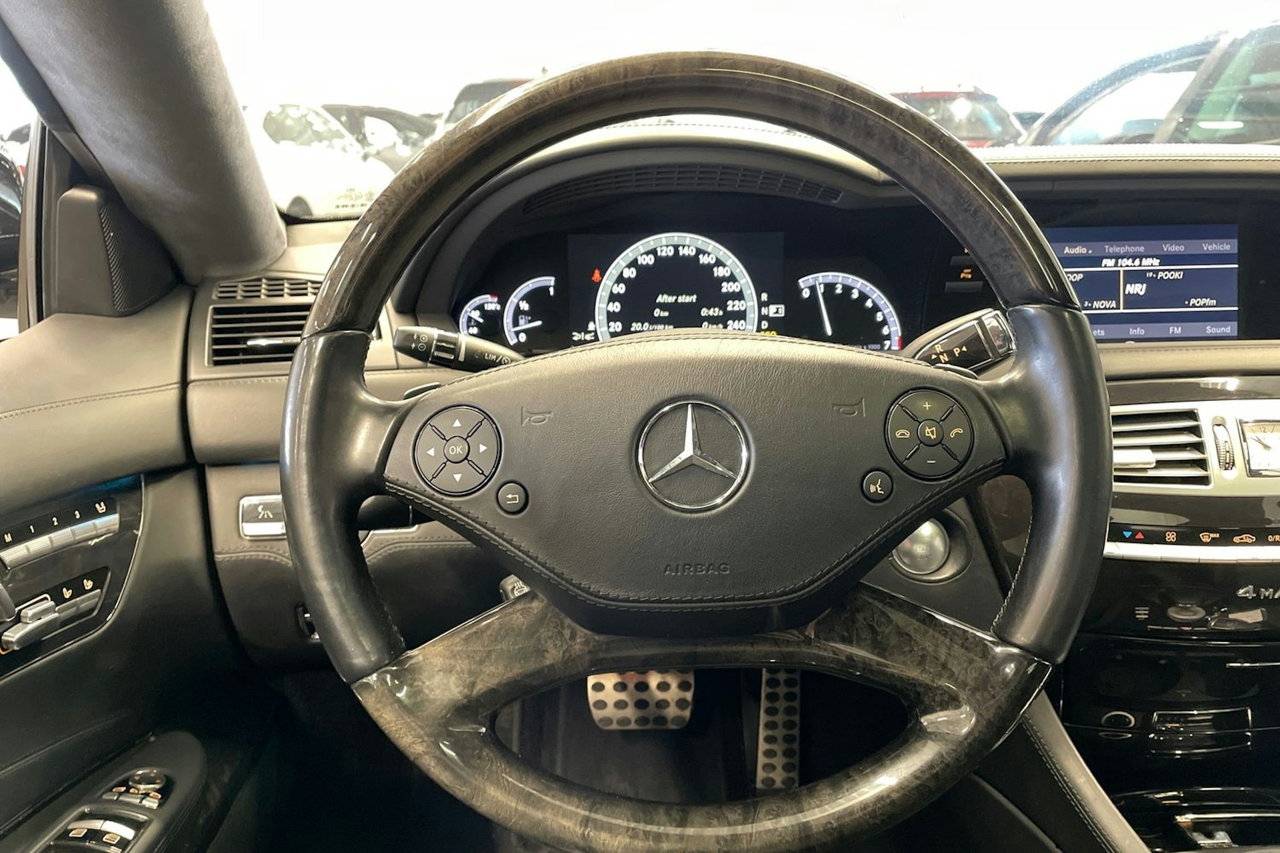 musta Mercedes-Benz CL 2013 kuva 19.