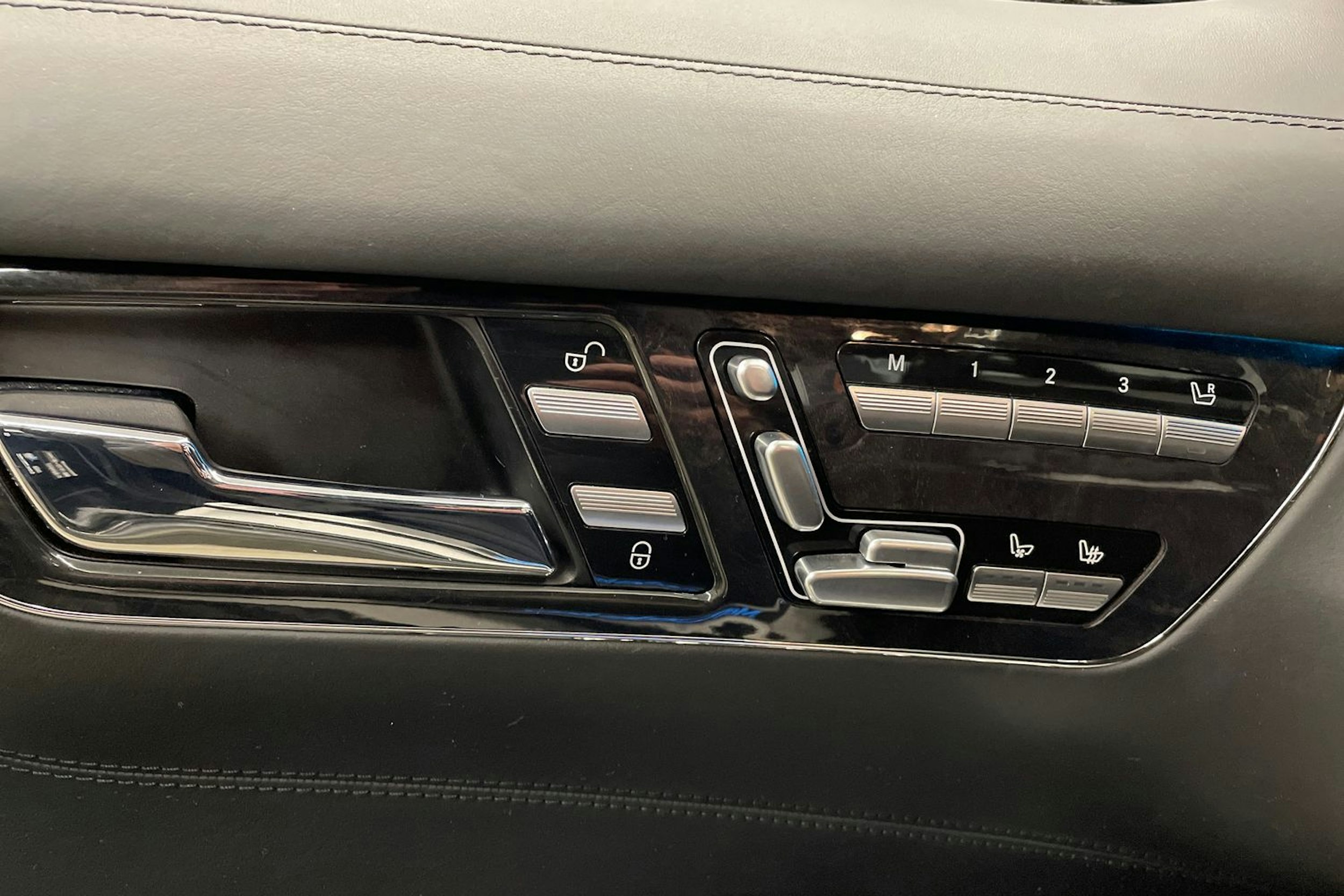 musta Mercedes-Benz CL 2013 kuva 32.