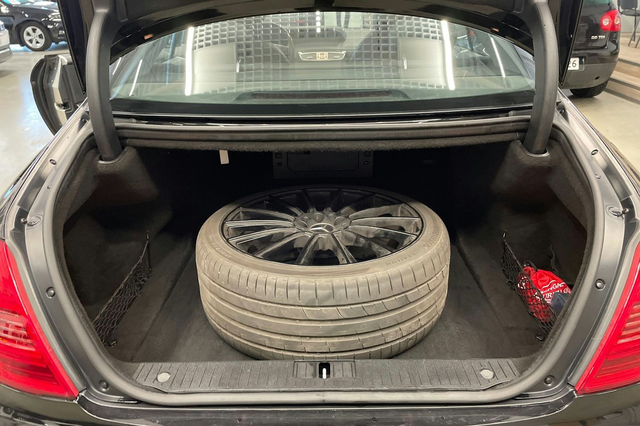 musta Mercedes-Benz CL 2013 kuva 35.