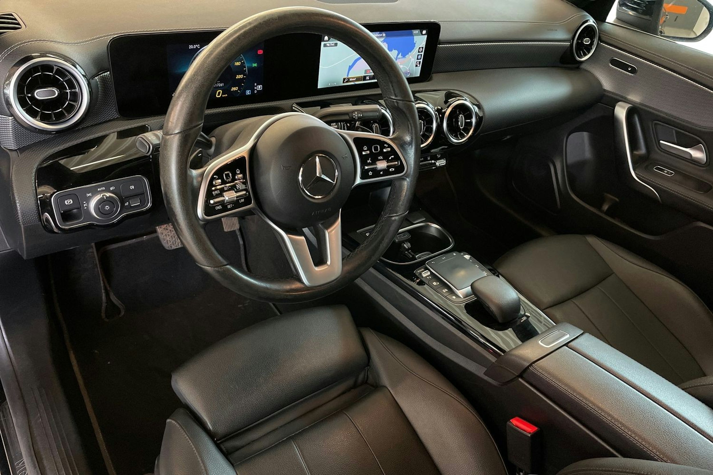 Musta Mercedes-Benz CLA 200 d 2022 kuva 7.