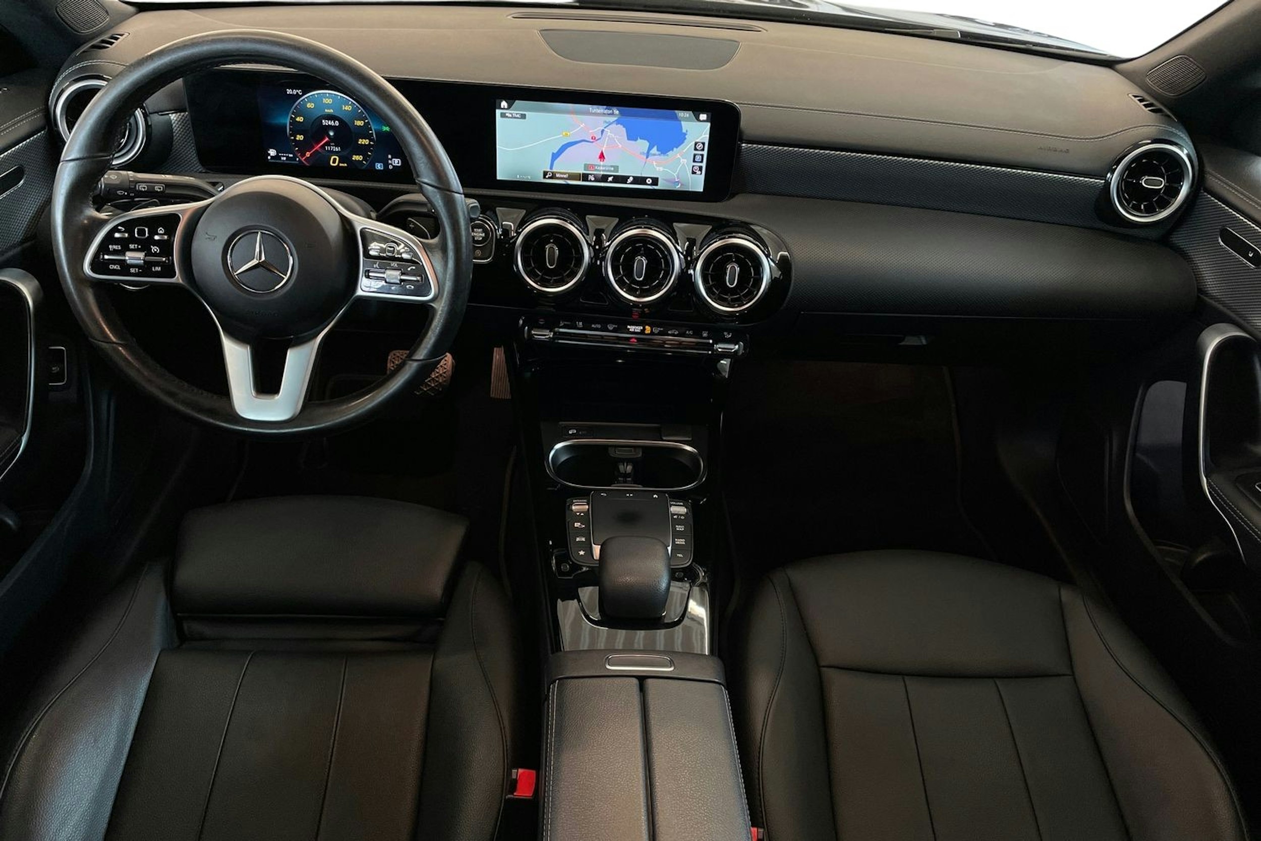 Musta Mercedes-Benz CLA 200 d 2022 kuva 9.