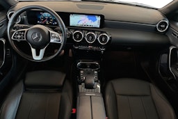 Musta Mercedes-Benz CLA 200 d 2022 kuva 9.