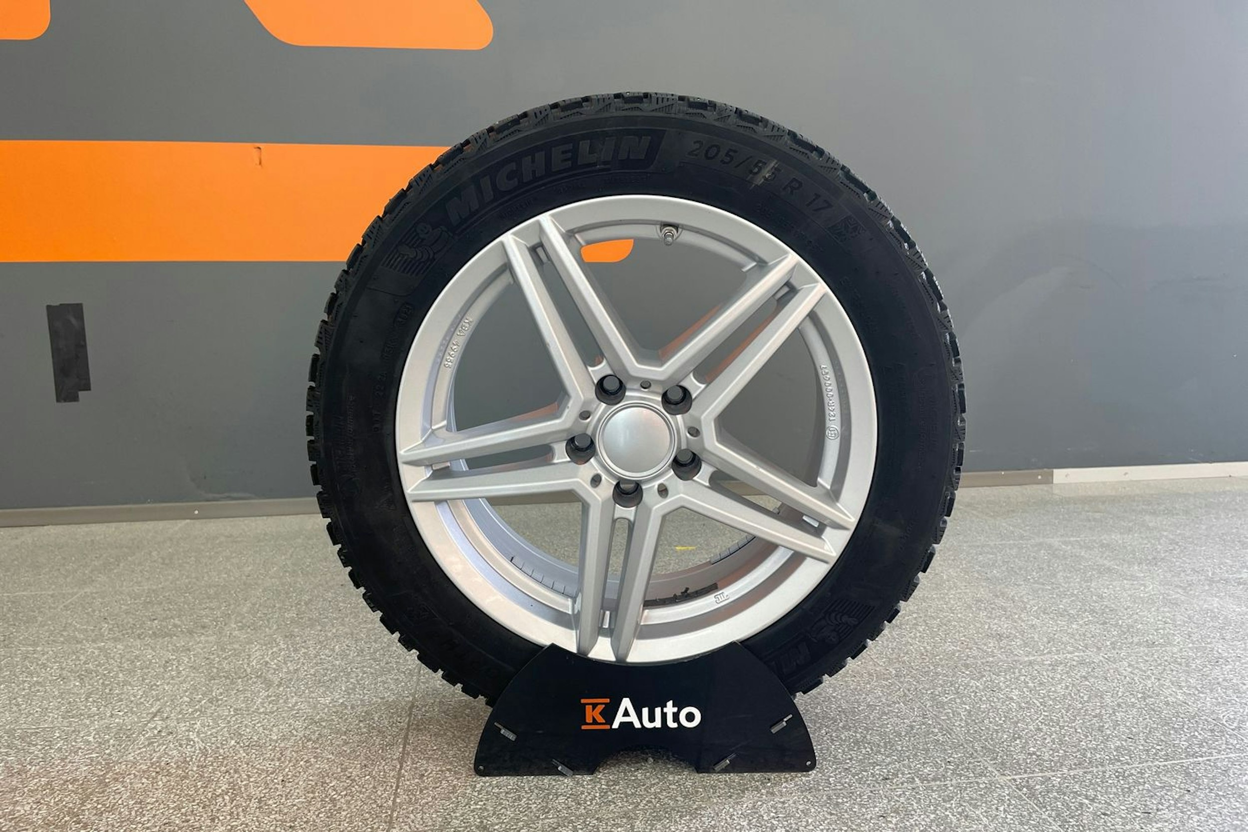 Musta Mercedes-Benz CLA 200 d 2022 kuva 13.