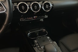 Musta Mercedes-Benz CLA 200 d 2022 kuva 17.