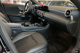Musta Mercedes-Benz CLA 200 d 2022 kuva 22.