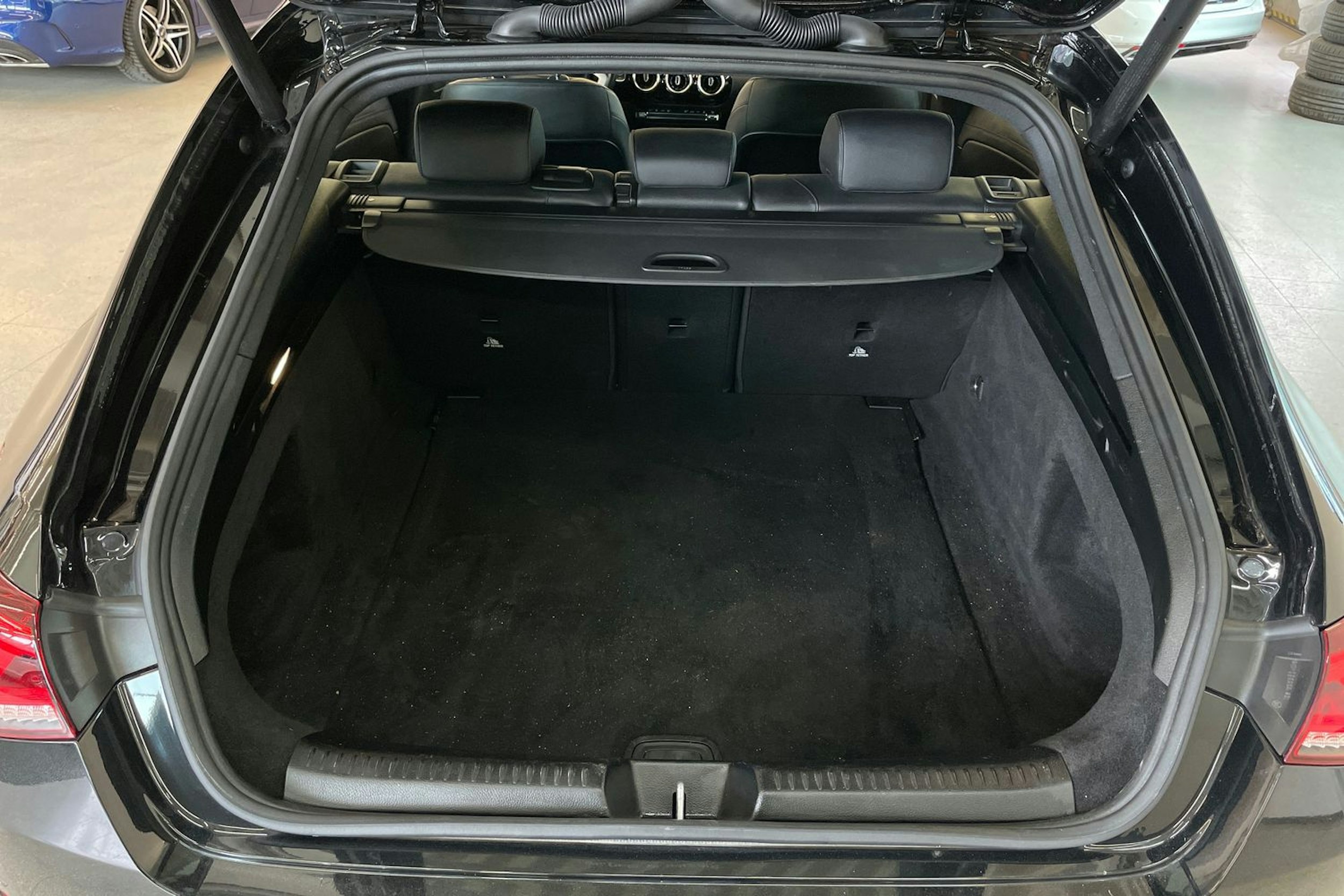 Musta Mercedes-Benz CLA 200 d 2022 kuva 24.