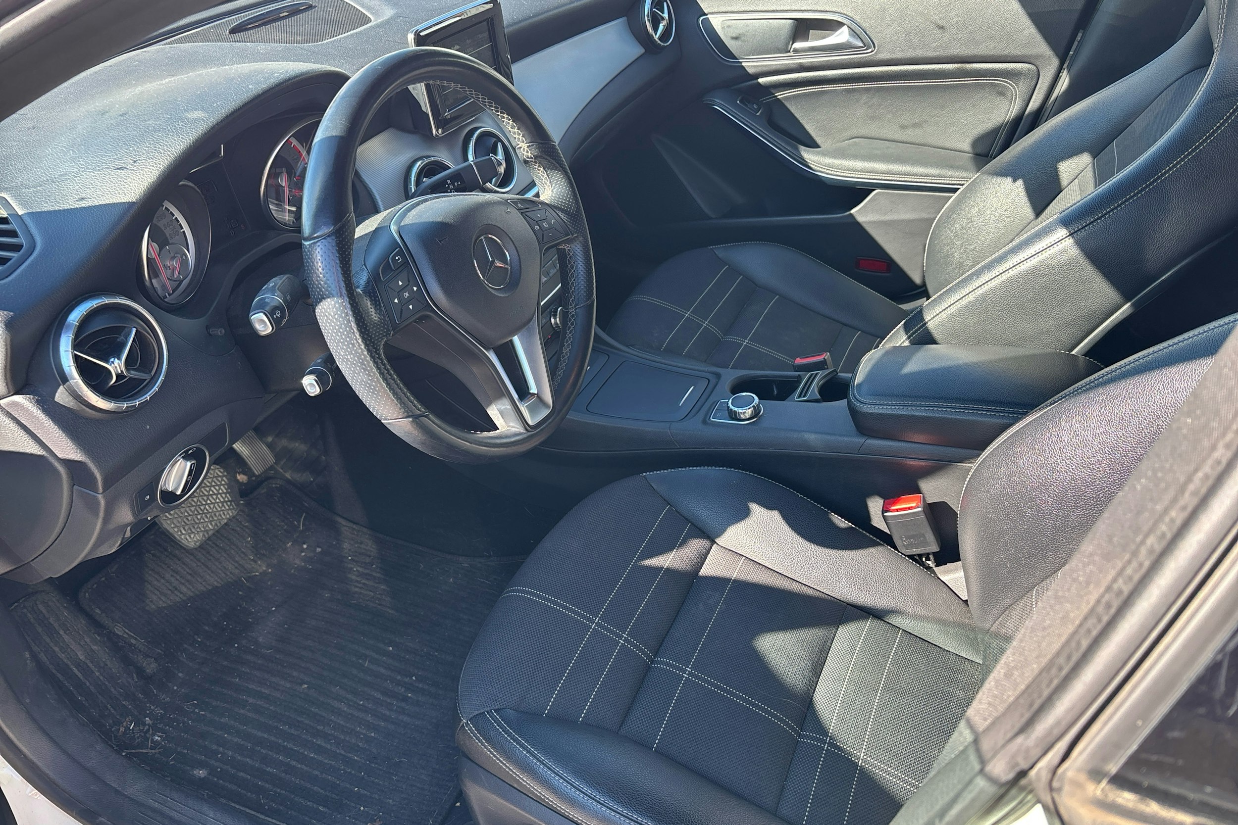 valkoinen Mercedes-Benz CLA 2013 kuva 3.