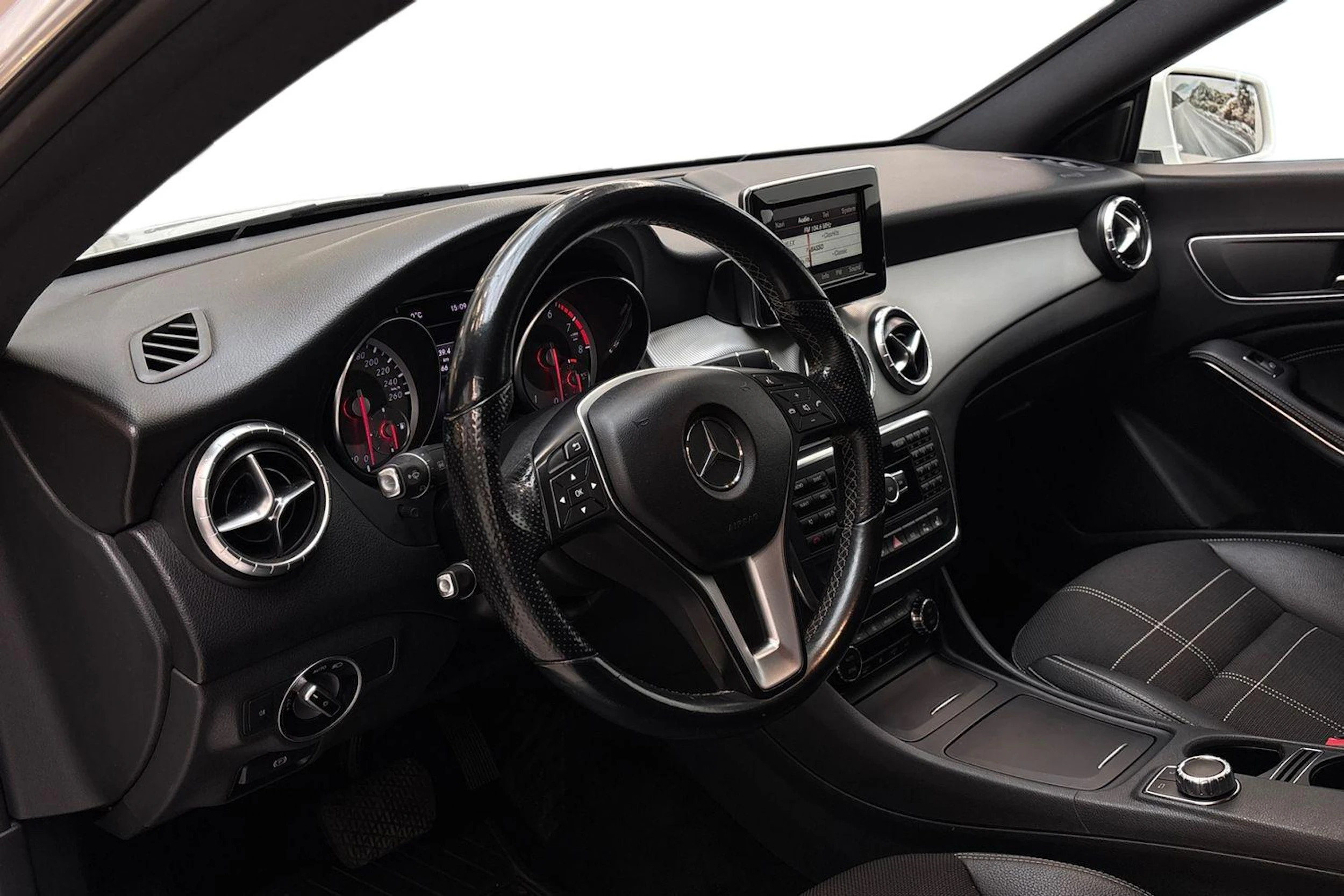 valkoinen Mercedes-Benz CLA 2013 kuva 6.