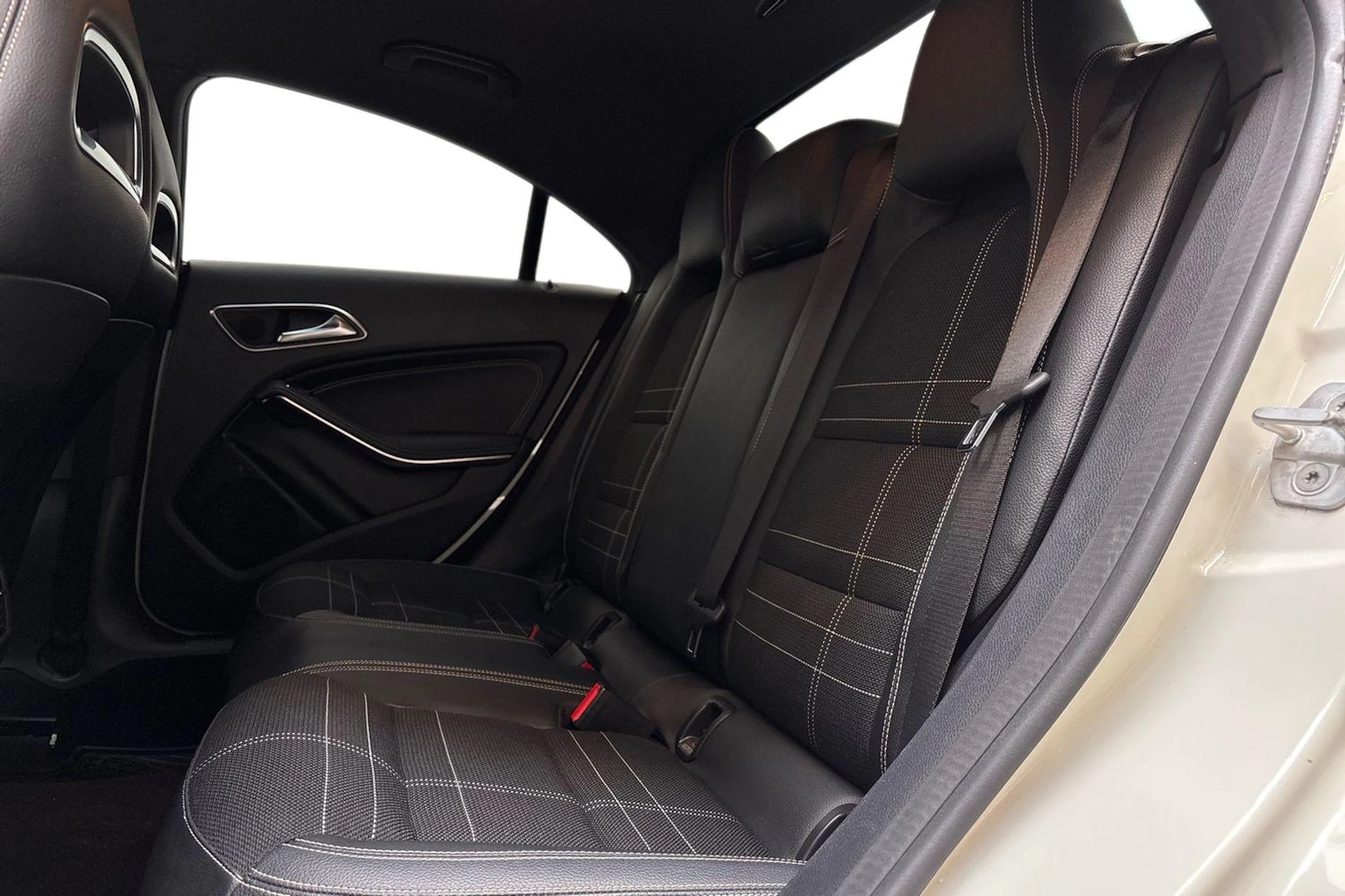 valkoinen Mercedes-Benz CLA 2013 kuva 8.