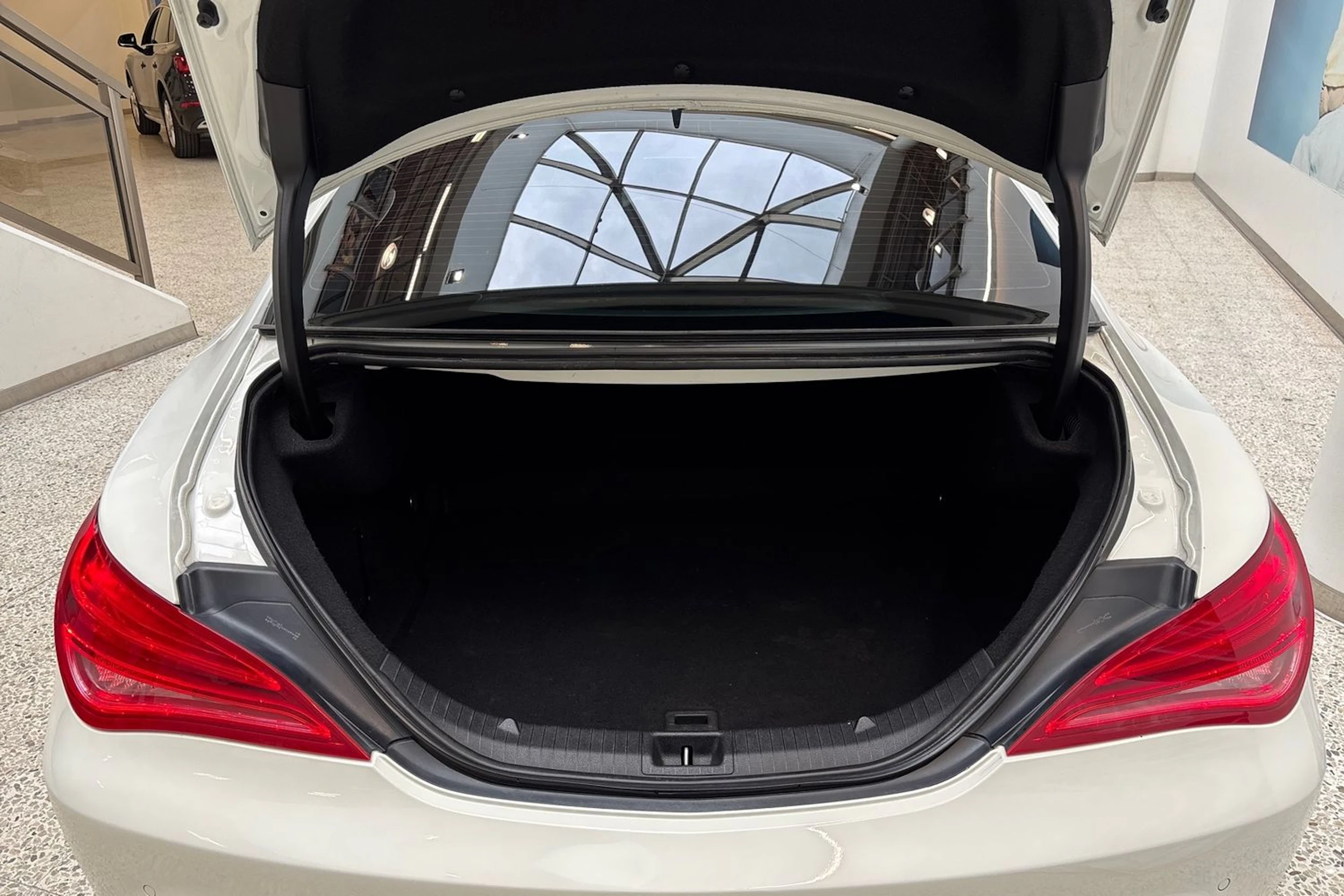 valkoinen Mercedes-Benz CLA 2013 kuva 11.
