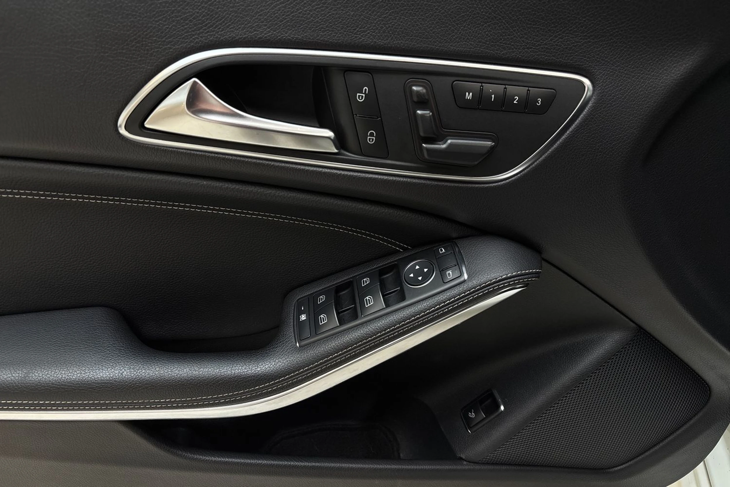 valkoinen Mercedes-Benz CLA 2013 kuva 13.
