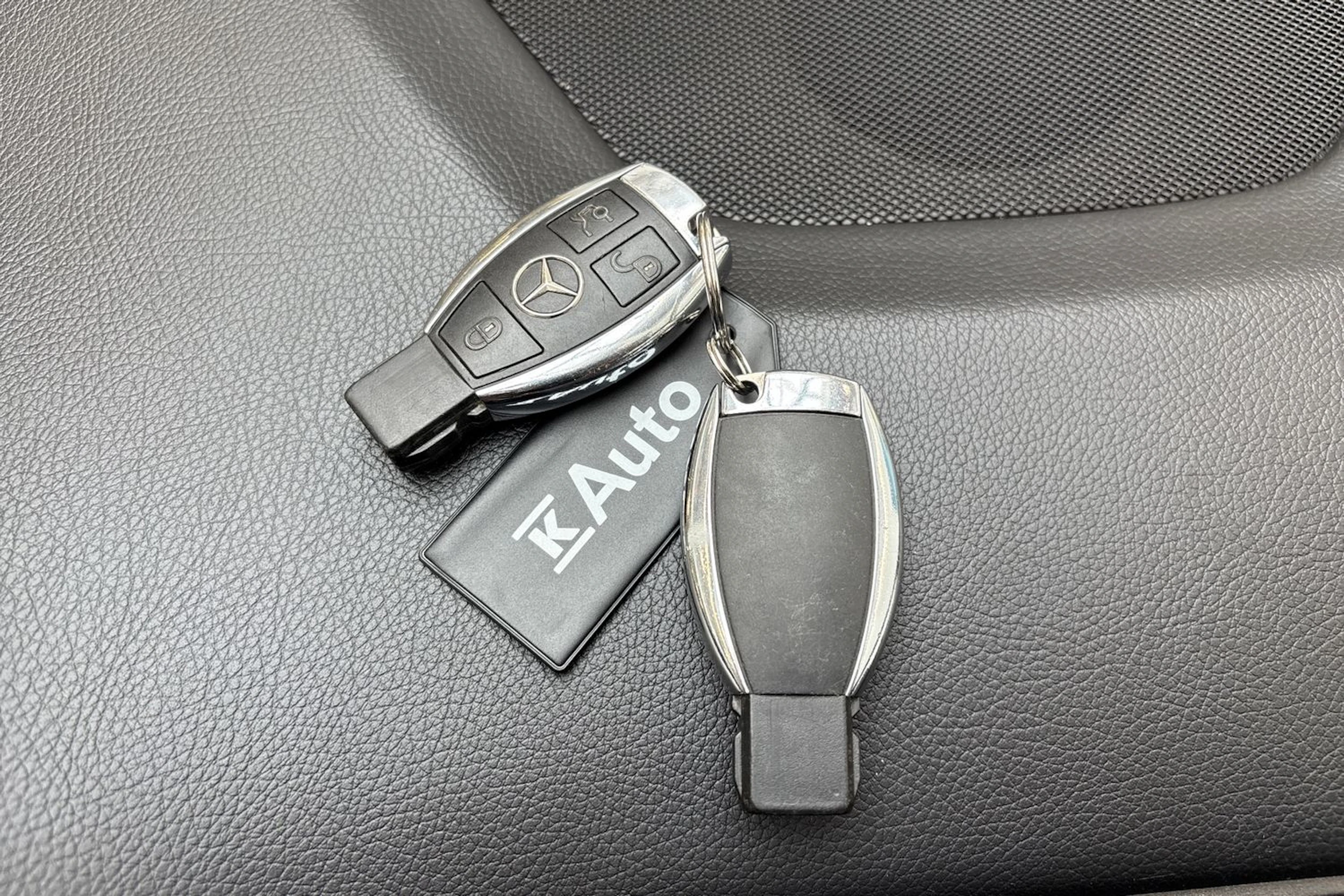 valkoinen Mercedes-Benz CLA 2013 kuva 20.