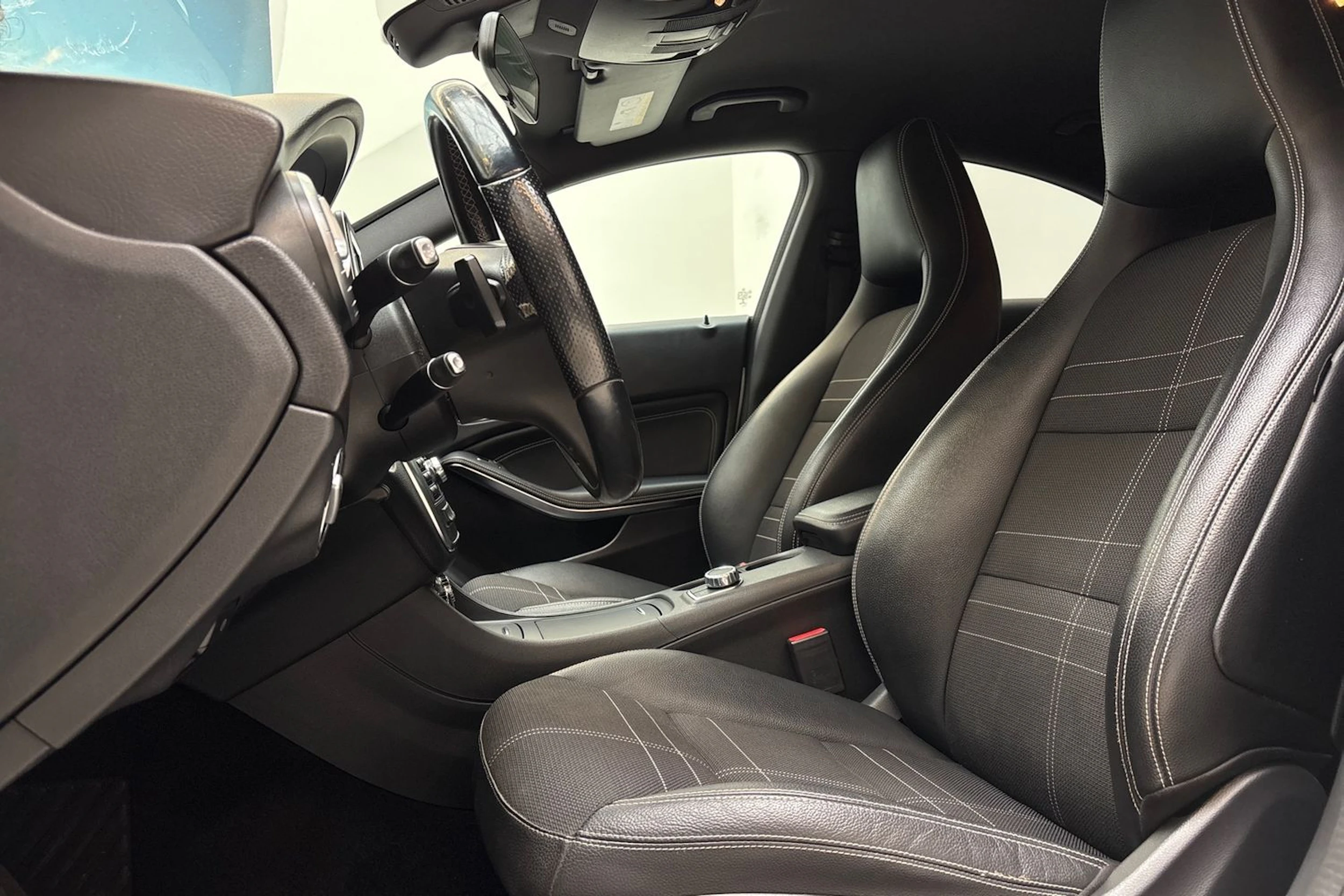 valkoinen Mercedes-Benz CLA 2013 kuva 21.