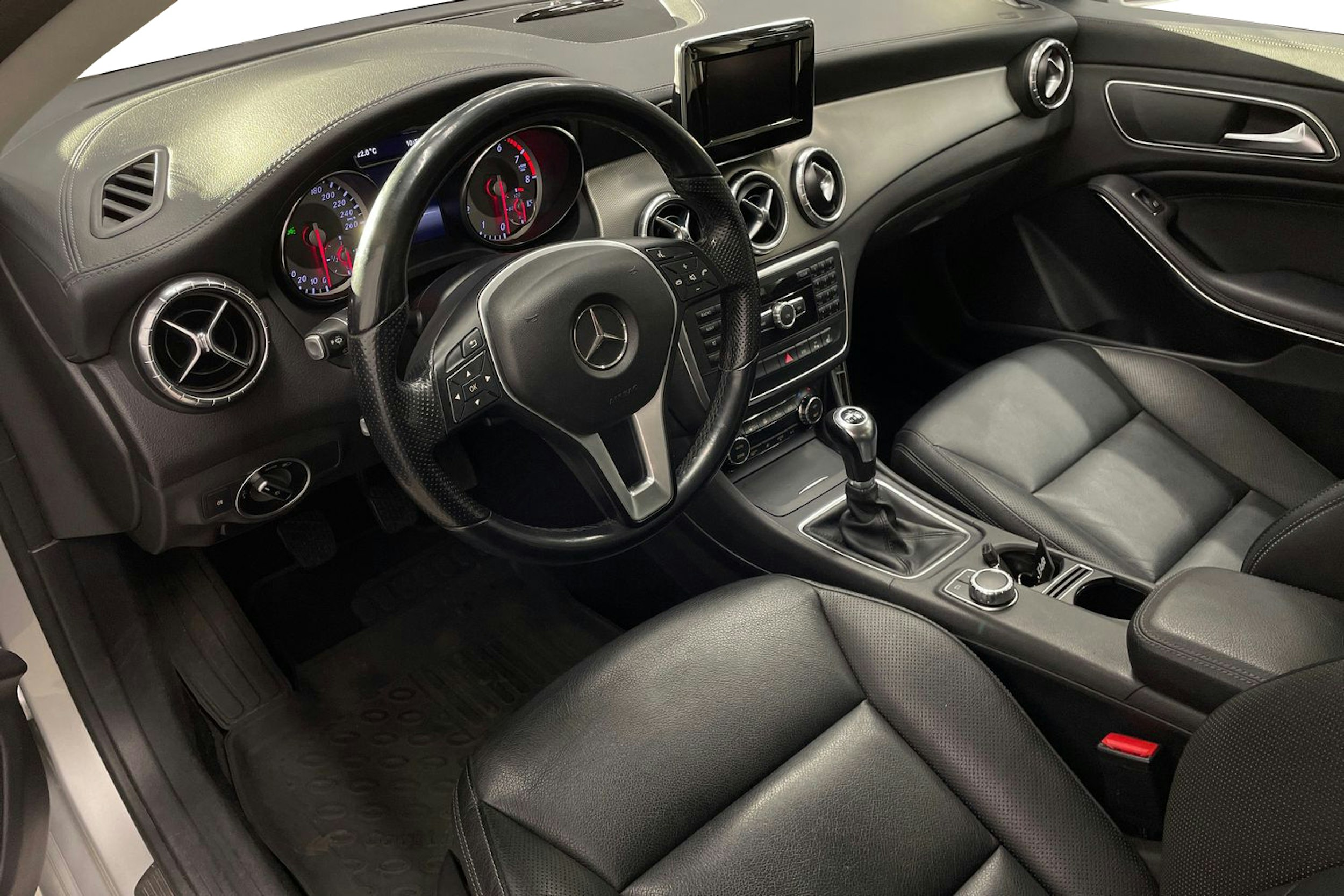 Harmaa Mercedes-Benz CLA 2014 kuva 7.