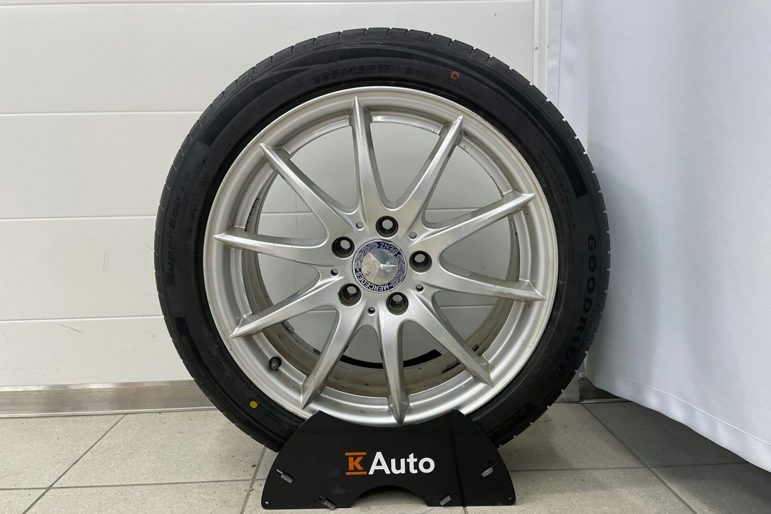 Harmaa Mercedes-Benz CLA 2014 kuva 24.