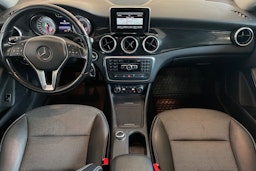 Sininen Mercedes-Benz CLA 2014 kuva 9.