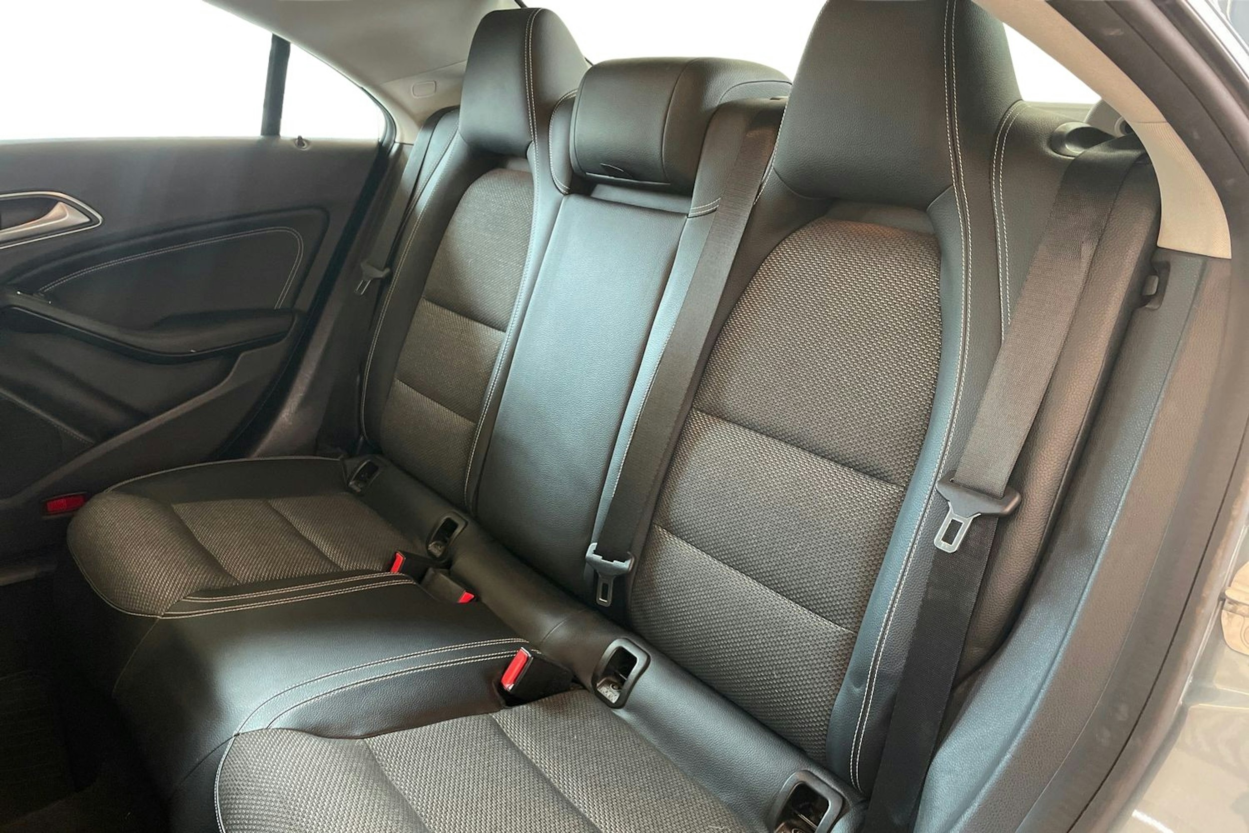 Sininen Mercedes-Benz CLA 2014 kuva 10.
