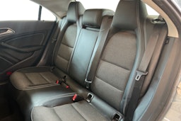 Sininen Mercedes-Benz CLA 2014 kuva 10.