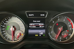 Sininen Mercedes-Benz CLA 2014 kuva 16.