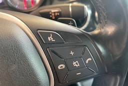 Sininen Mercedes-Benz CLA 2014 kuva 18.