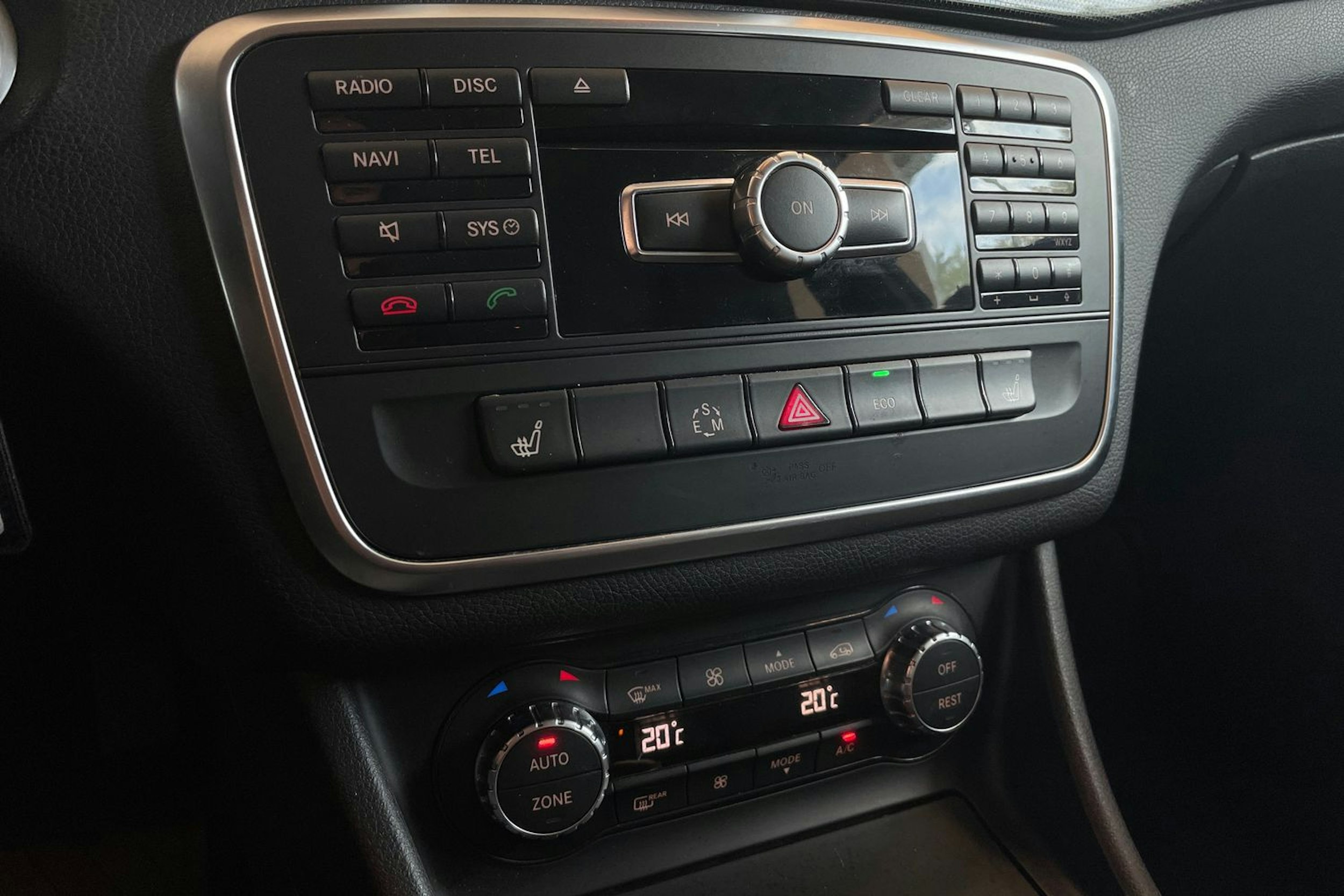 Sininen Mercedes-Benz CLA 2014 kuva 20.
