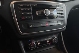 Sininen Mercedes-Benz CLA 2014 kuva 20.