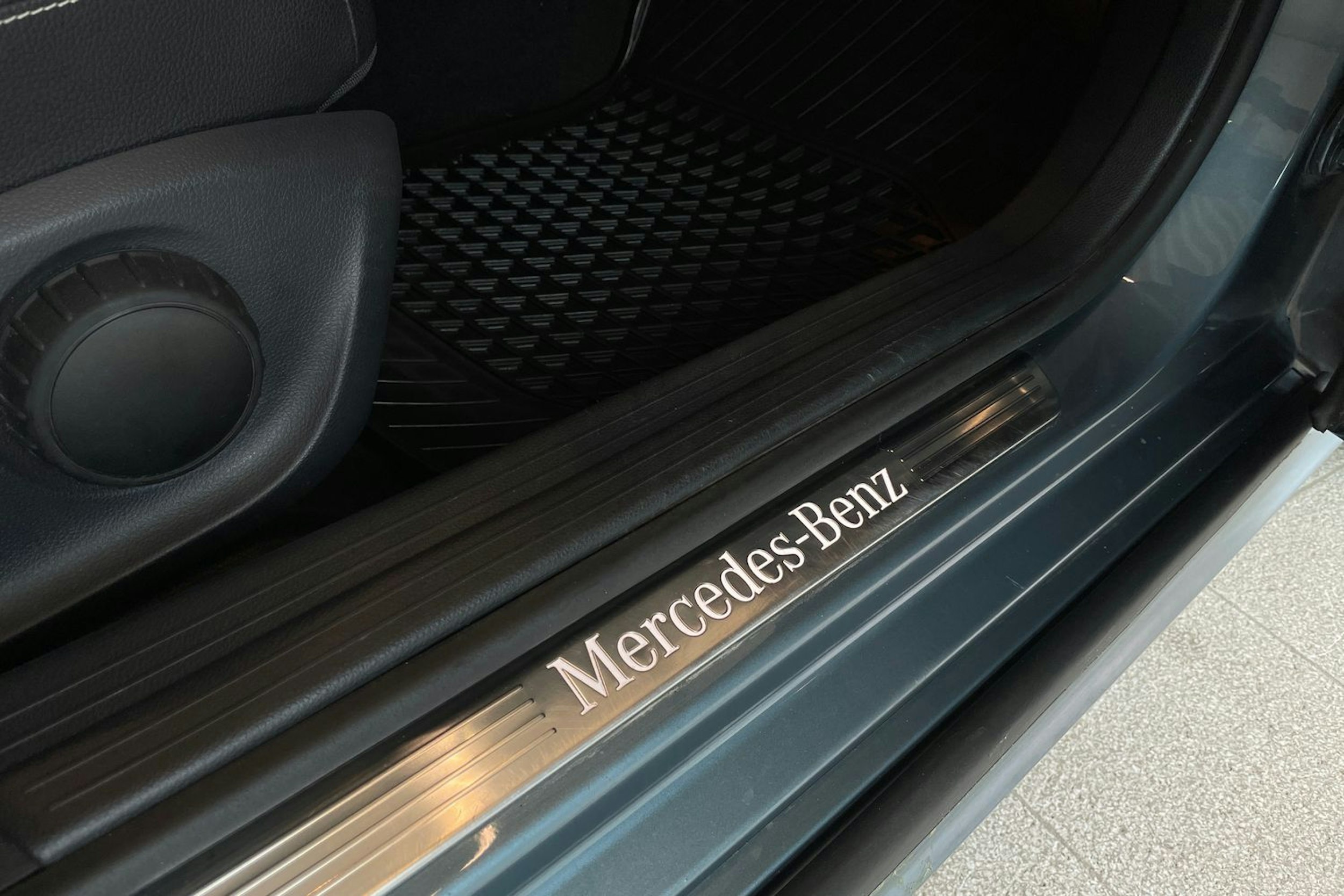 Sininen Mercedes-Benz CLA 2014 kuva 23.
