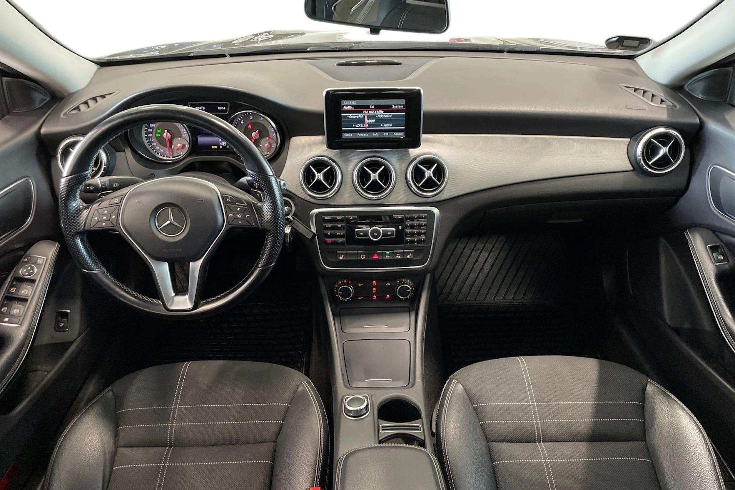 harmaa Mercedes-Benz CLA 2014 kuva 7.