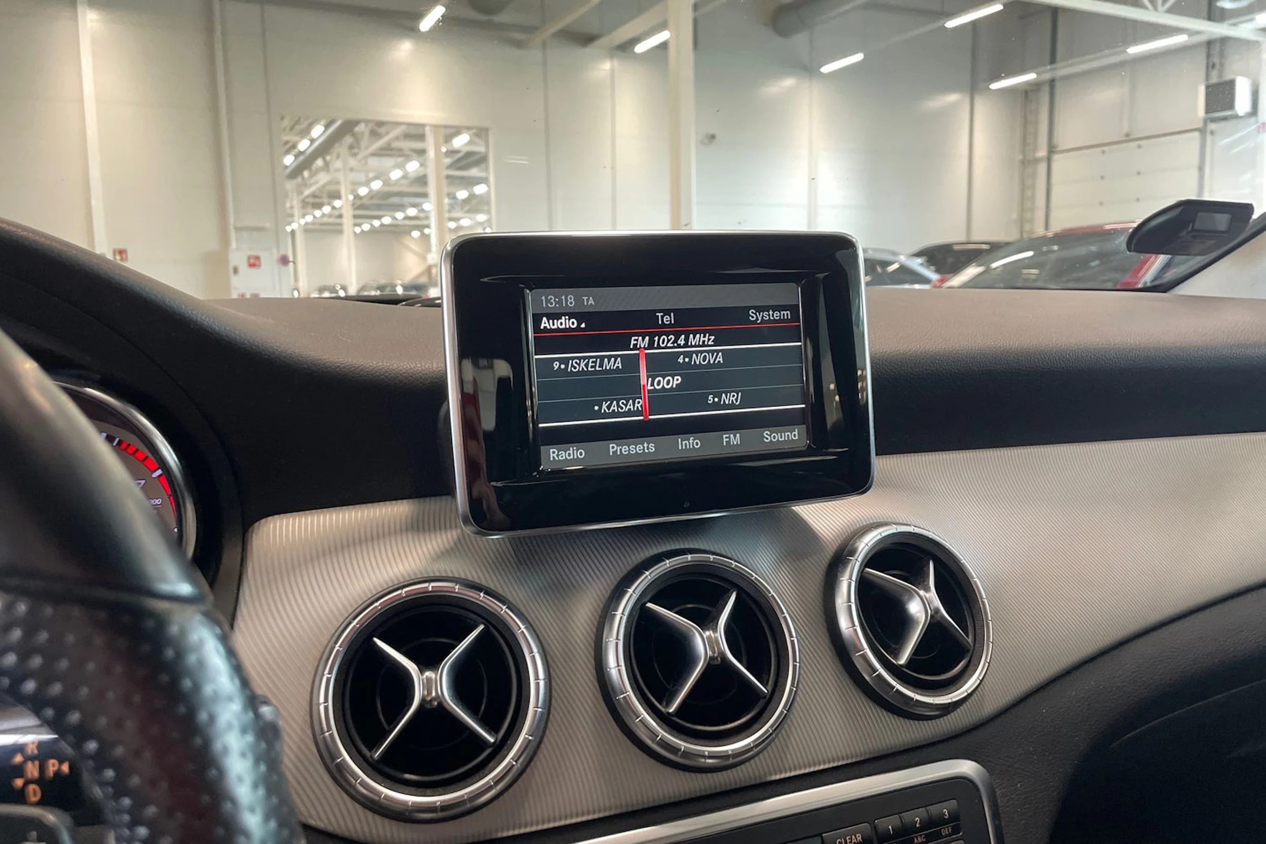 harmaa Mercedes-Benz CLA 2014 kuva 19.