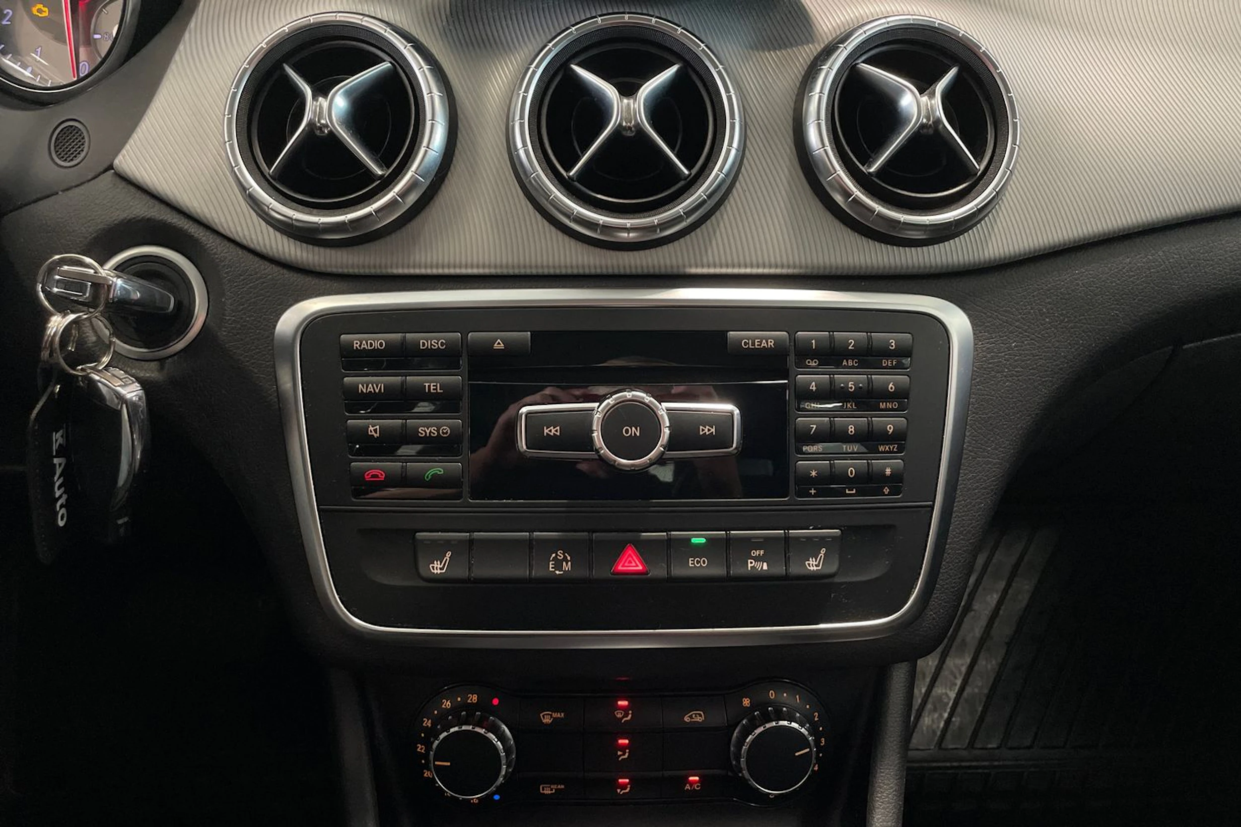 harmaa Mercedes-Benz CLA 2014 kuva 22.