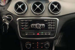 harmaa Mercedes-Benz CLA 2014 kuva 22.