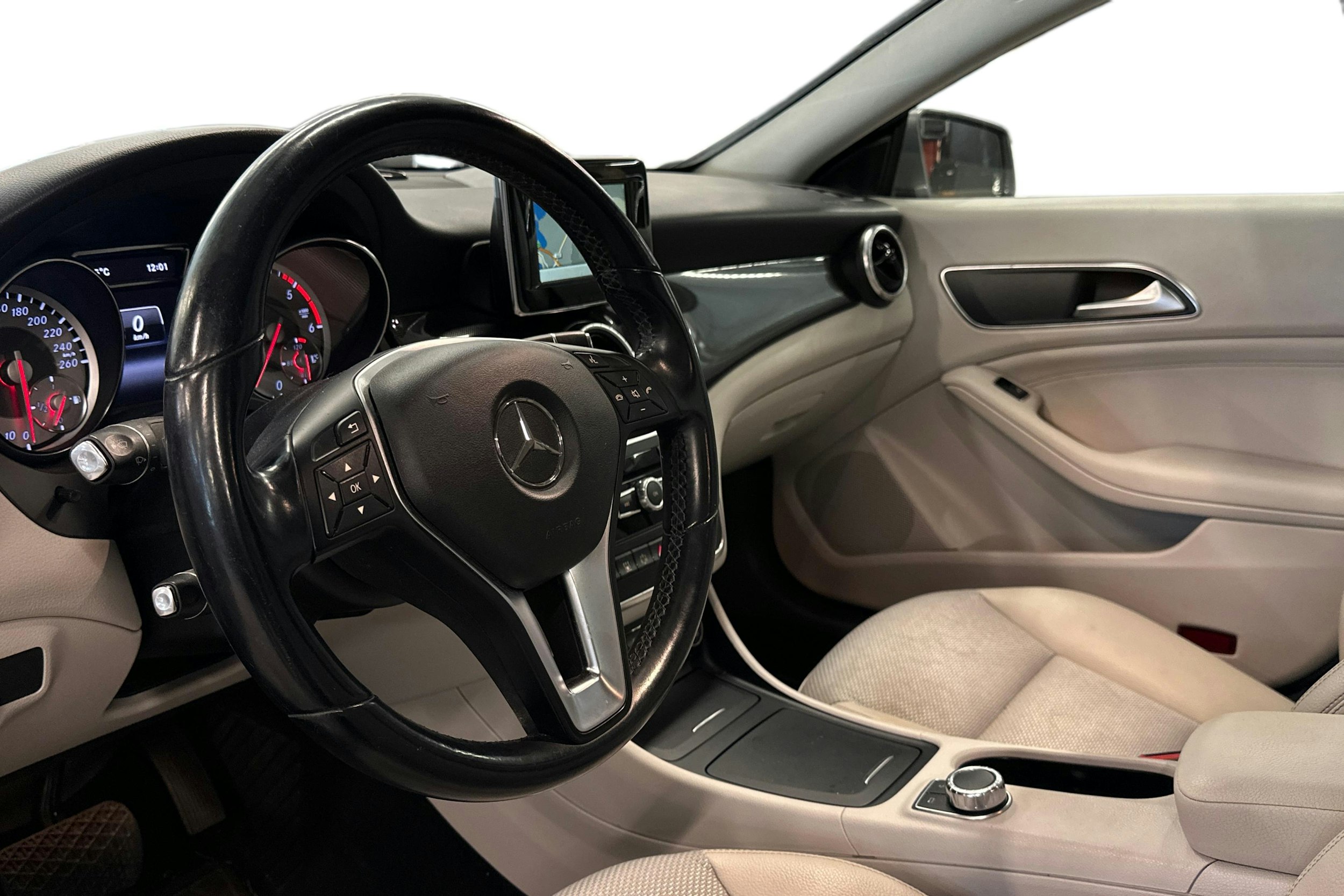 met. harmaa Mercedes-Benz CLA 2014 kuva 3.